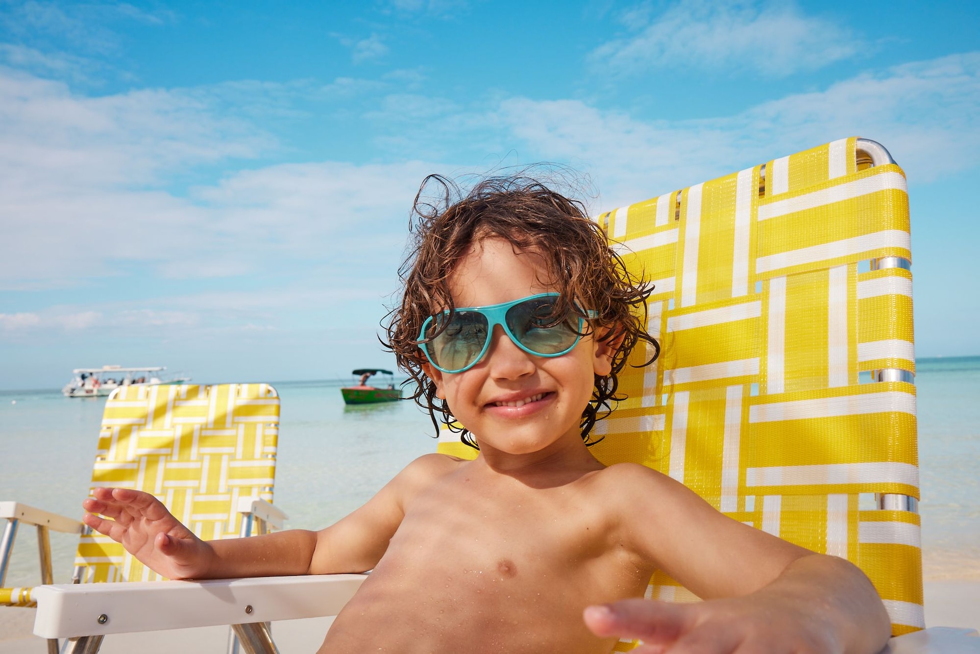 SHOT_01_CHAIRS-BY-BEACH_099