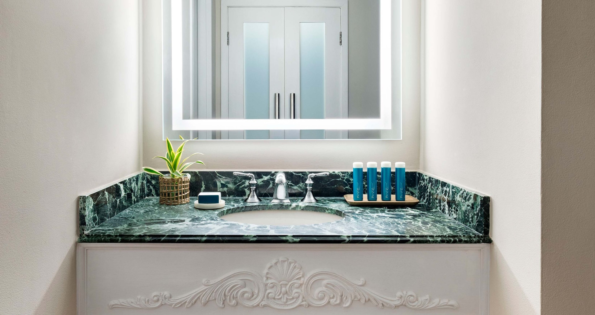 Turks & Caicos Resort & Spa - French Village Luxury Walkout Room King