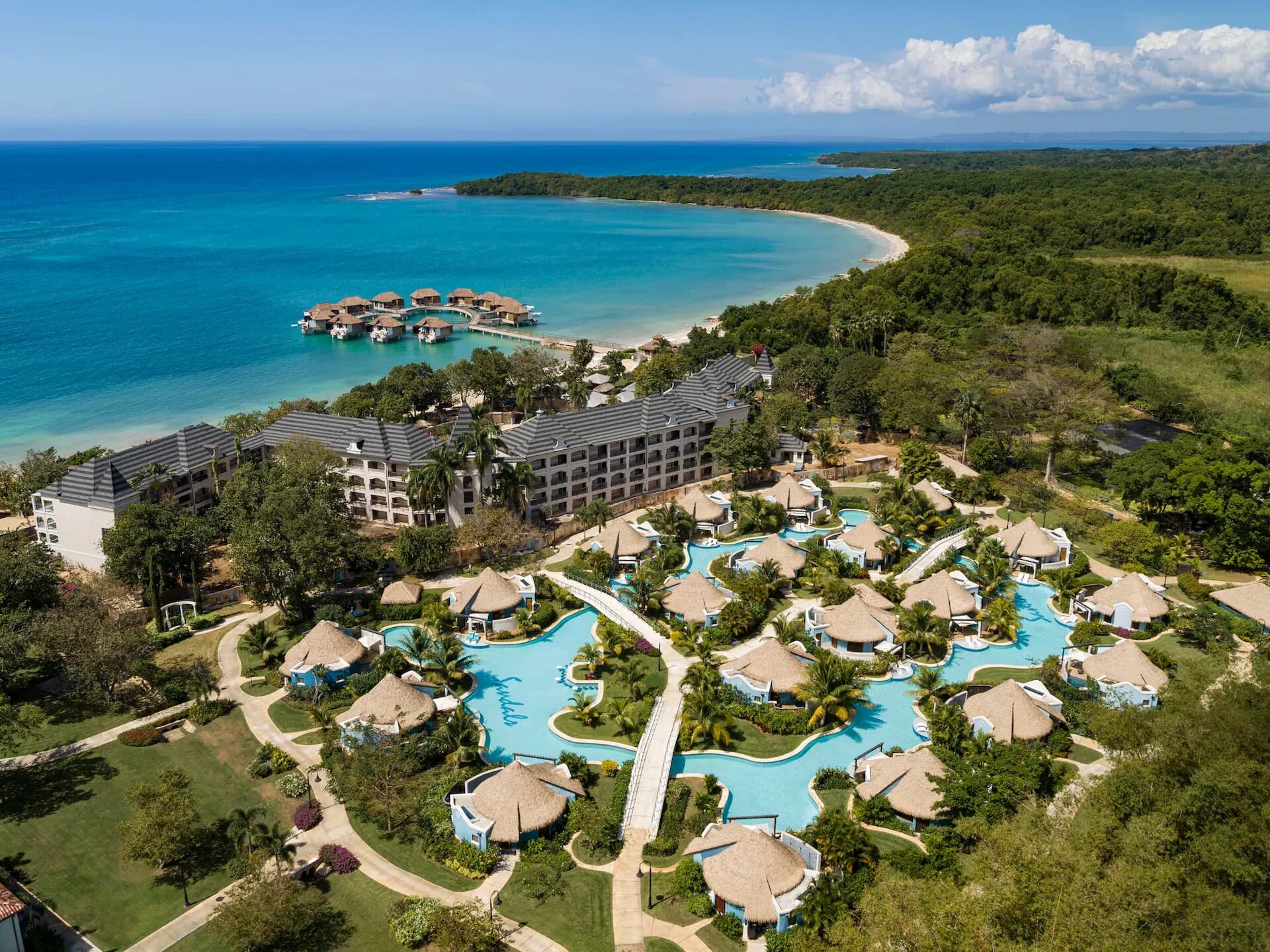 JPG-Version-SSC-Drone-Rondovals-Over-Water-Villas-2.jpg