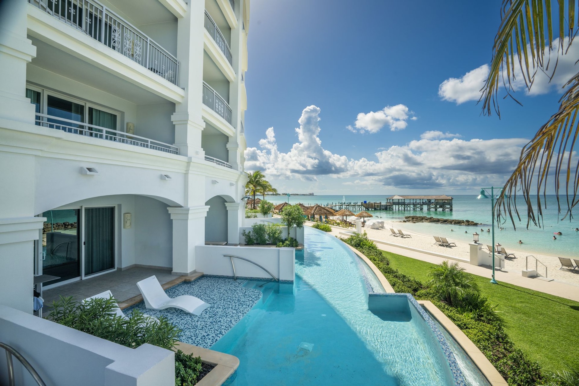 sandals-royal-bahamian-swim-up-room--1--1