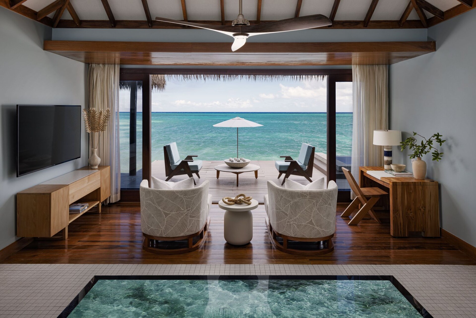 sandals-caribbean-cay-overwater-bungalow-interior