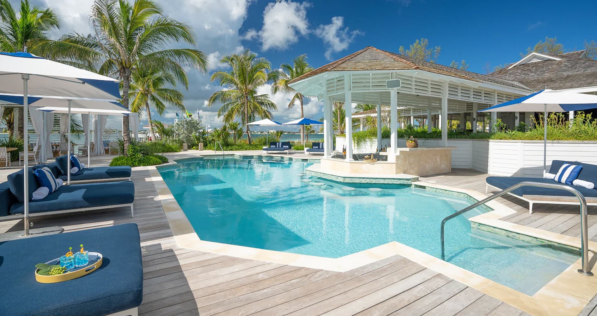 sandals-royal-bahamian-swim-up-bar-1