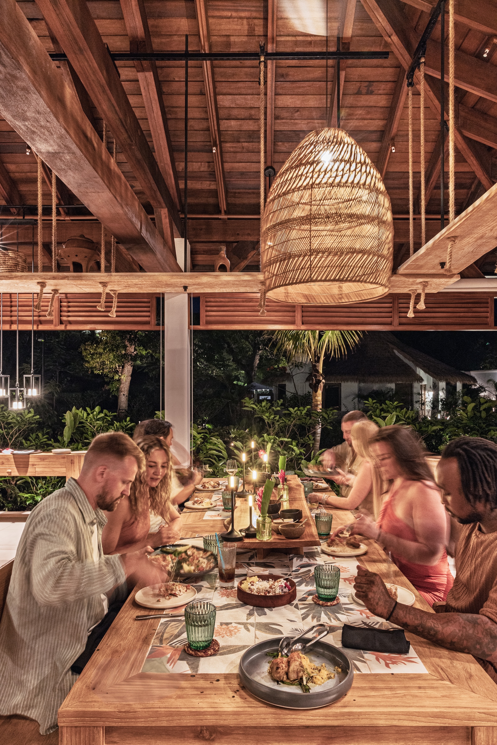 SLU-Food-Beverage-Buccan-Family-Style-Dining