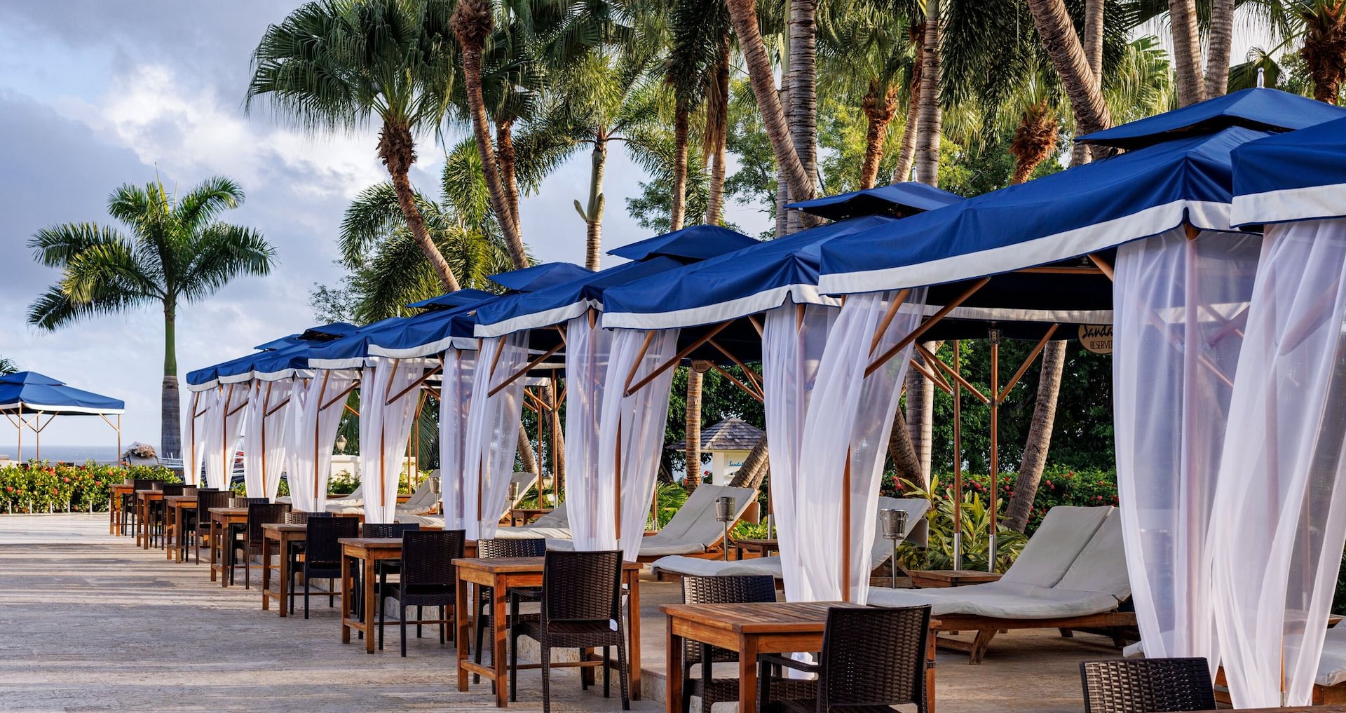 Web-Version-SGO-Pool-Main-Pool-Cabanas