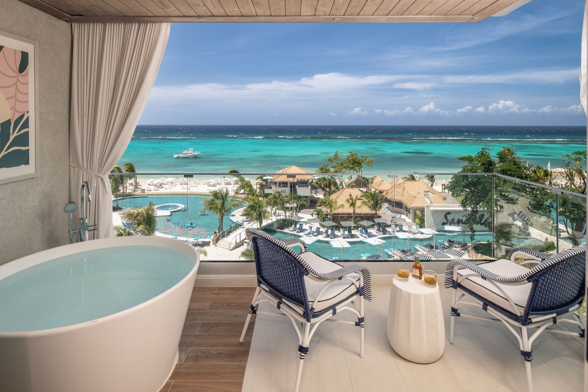 Sandals-Dunns-River---Travertine-Beachfront-Penthouse-Club-Level-Room---Balcony--TB-