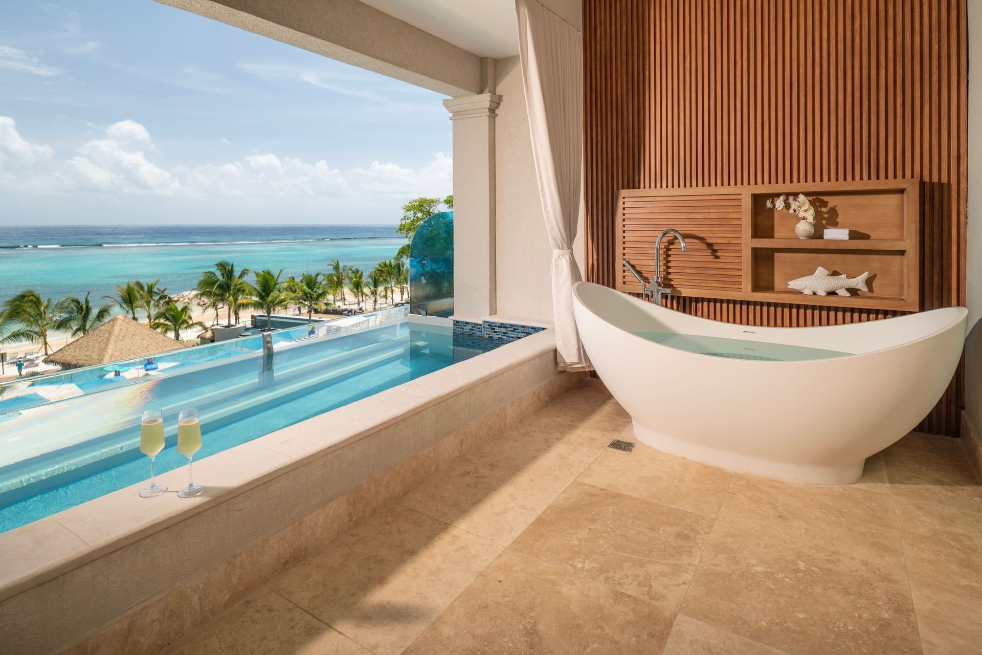 Sandals-Dunns-River---Tufa-Terrace-One-Bedroom-Skypool-Butler-Suite---Balcony--TSKY-