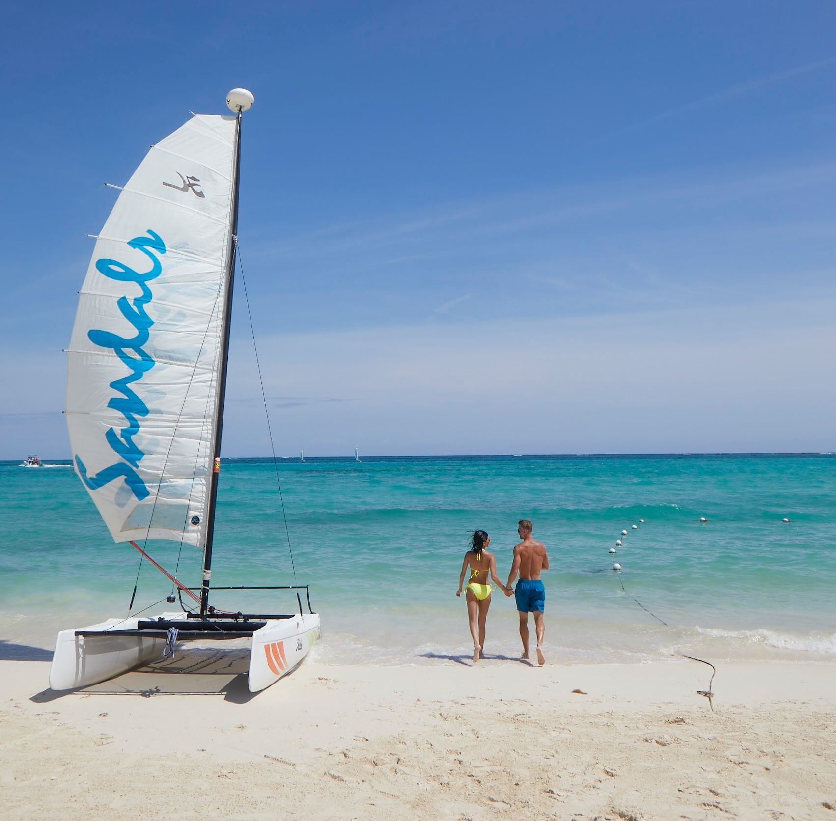 Sandals-Lifestyle-Couple-Hobie-Cat-Watersport-2
