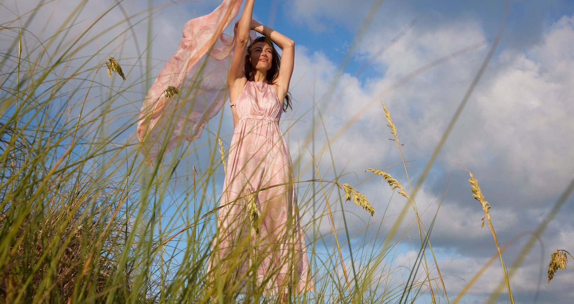 Web-Version-BTC-Lifestyle-Woman-Dress-Straw-Grass-1