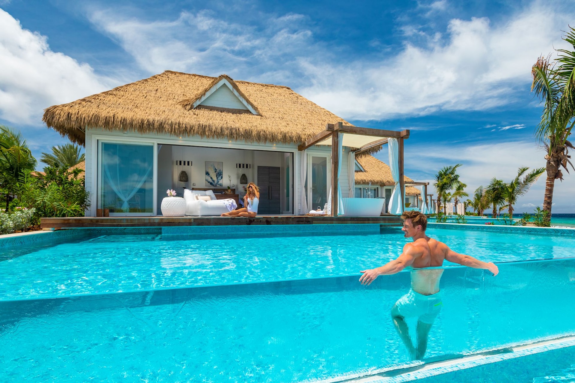 SCR-Lifestyle-AWA-Sunbathing-Deck-Pool