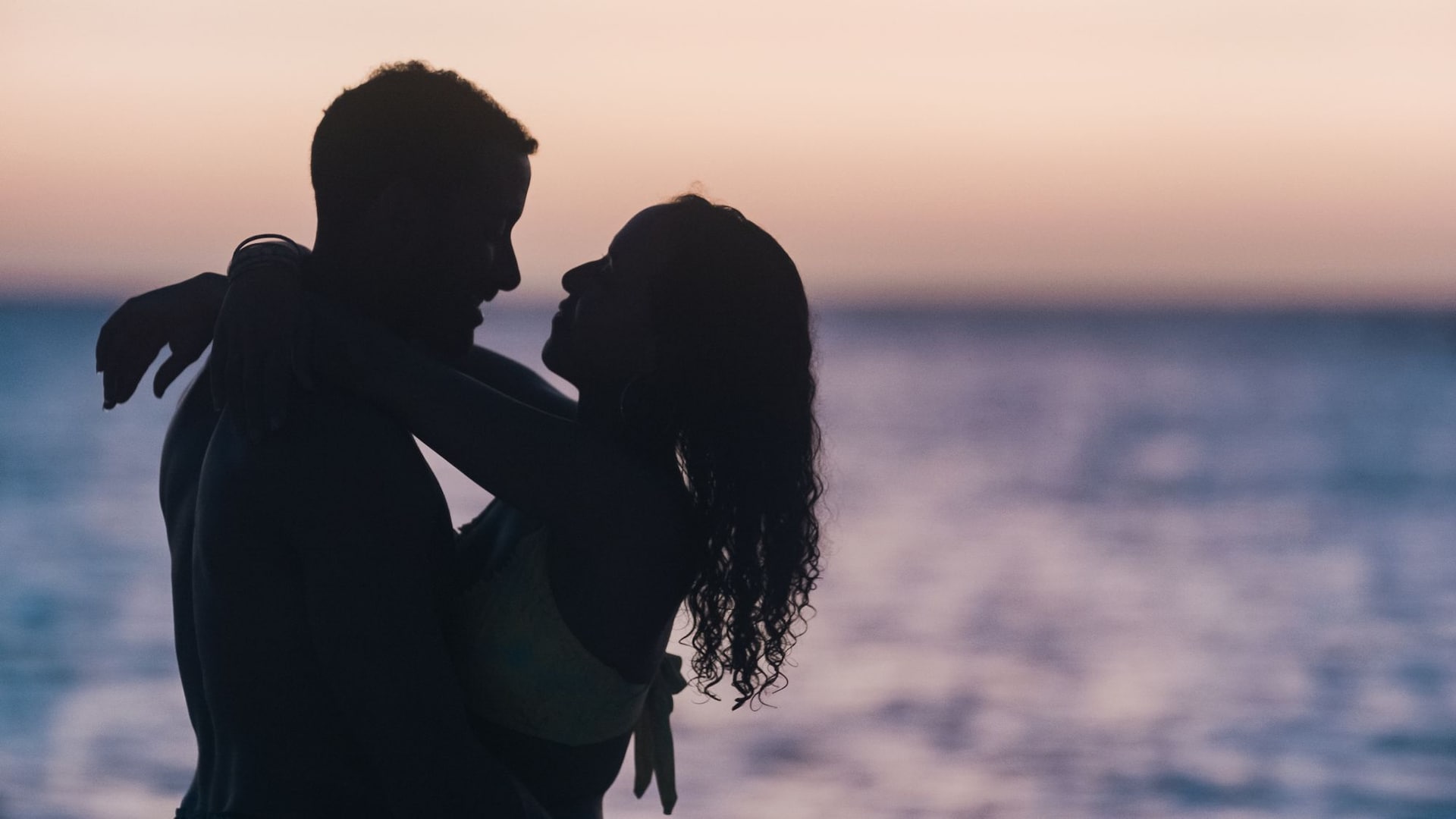 SCR-Lifestyle-Couple-Shadow-1