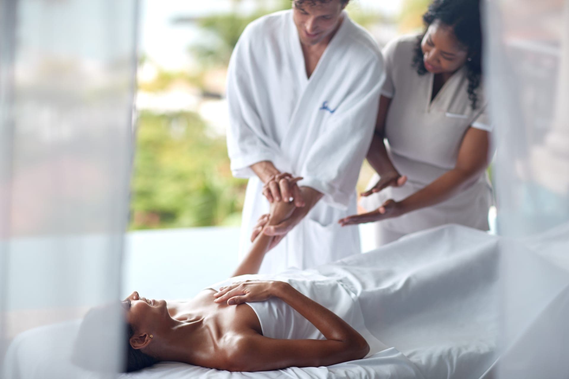 SLS-Lifestyle-RedLane-Room-Massage.jpg
