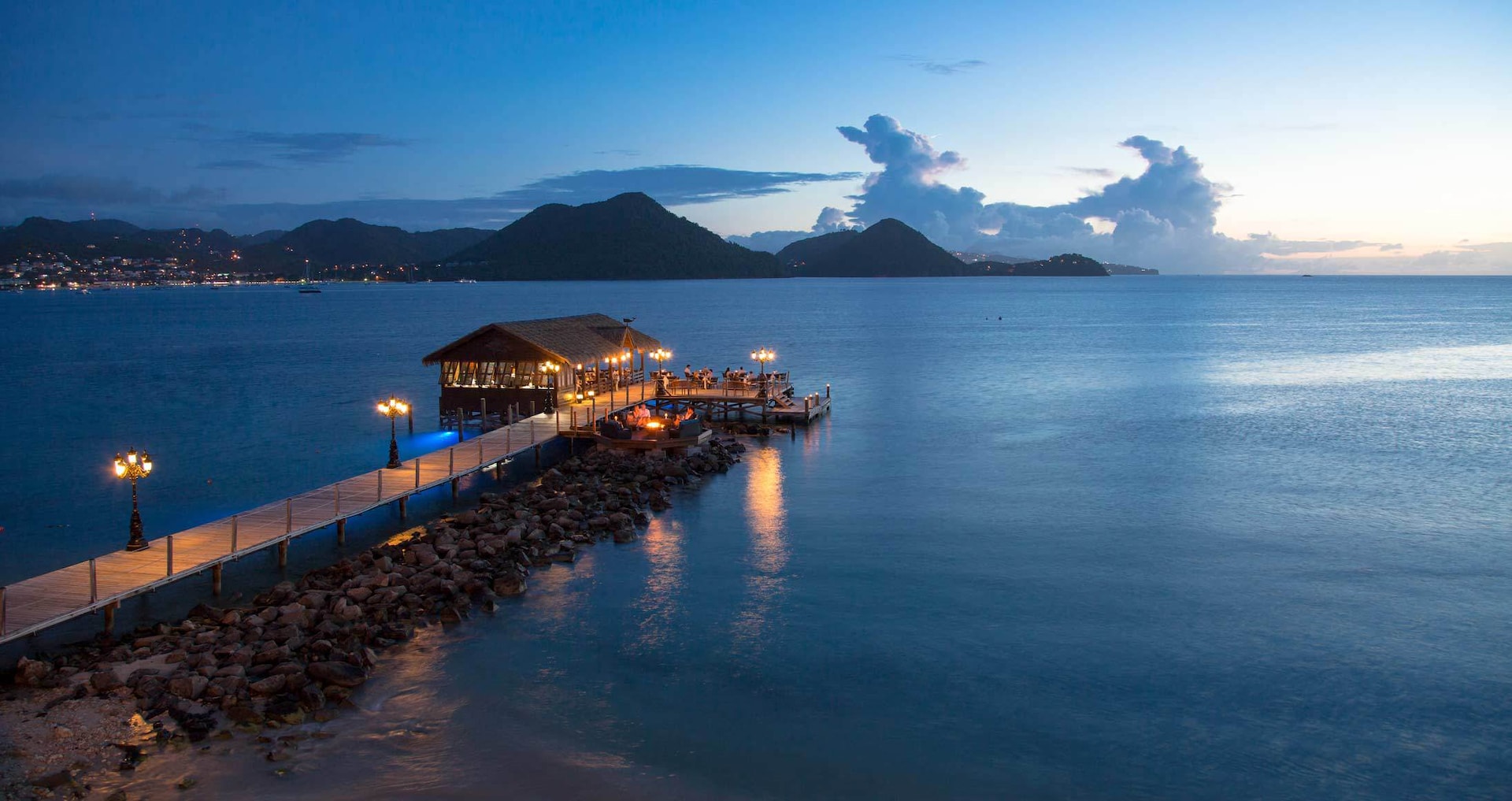 Sandals Grande St Lucian All Inclusive - Bars Restaurants Over Water