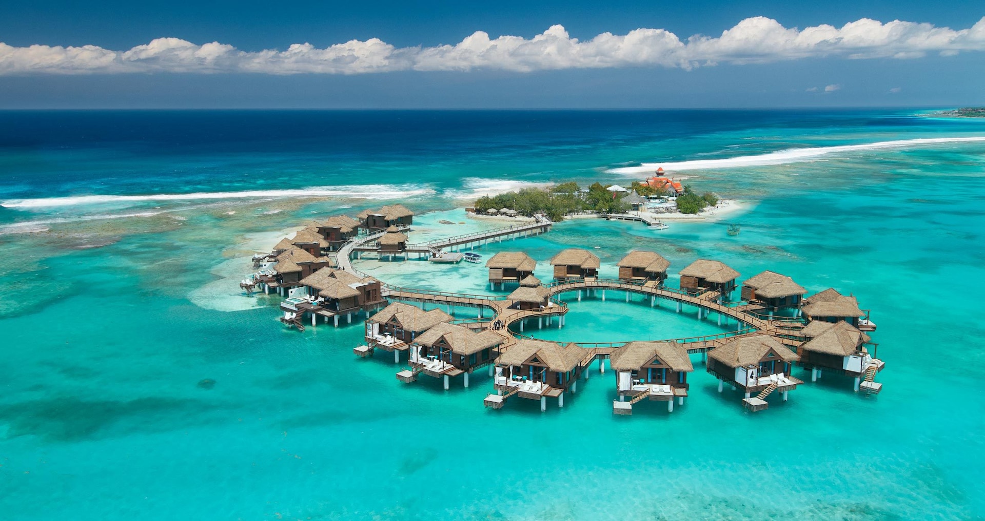 Rooms & Honeymoon Suites at Sandals® South Coast