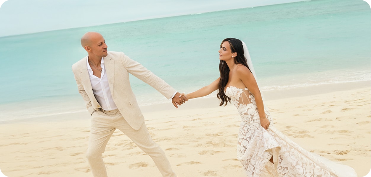 beach couple