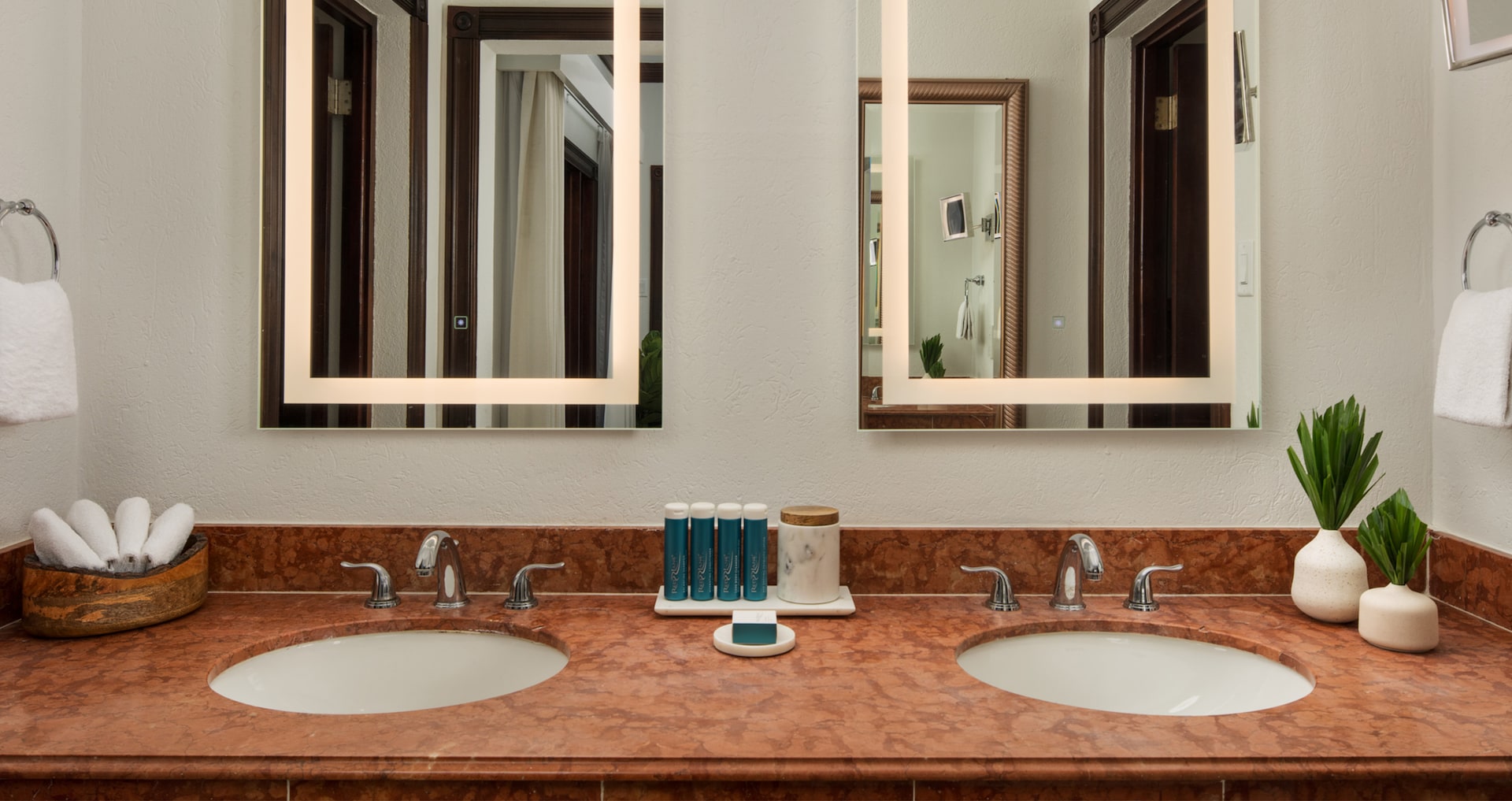 Royal Plantation - Royal Oceanfront One Bedroom Butler Suite