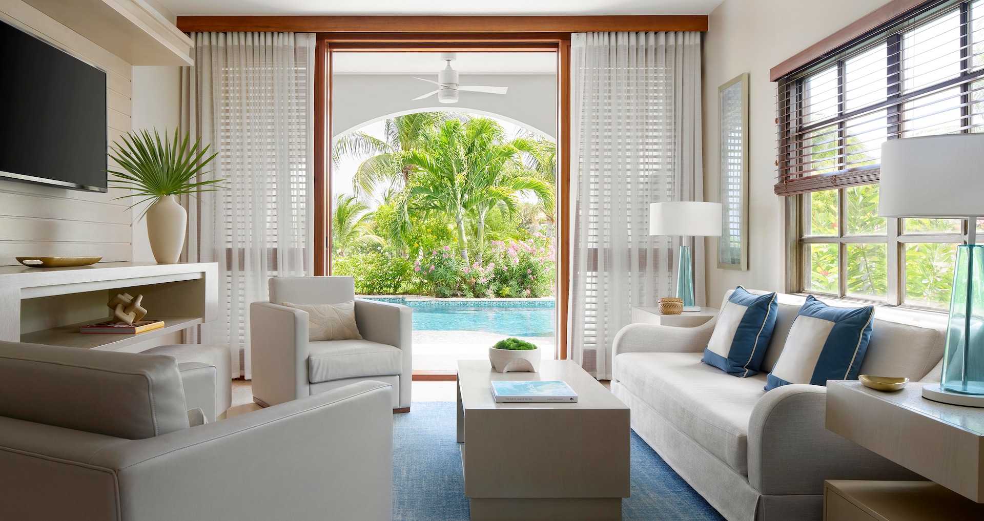 Royal Curaçao - Amante One Bedroom Oceanview Swim-up Butler Grande Suite with Patio Tranquility Soaking Tub