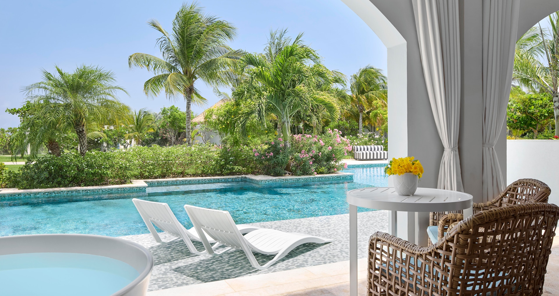 Royal Curaçao - Amante One Bedroom Oceanview Swim-up Butler Grande Suite with Patio Tranquility Soaking Tub