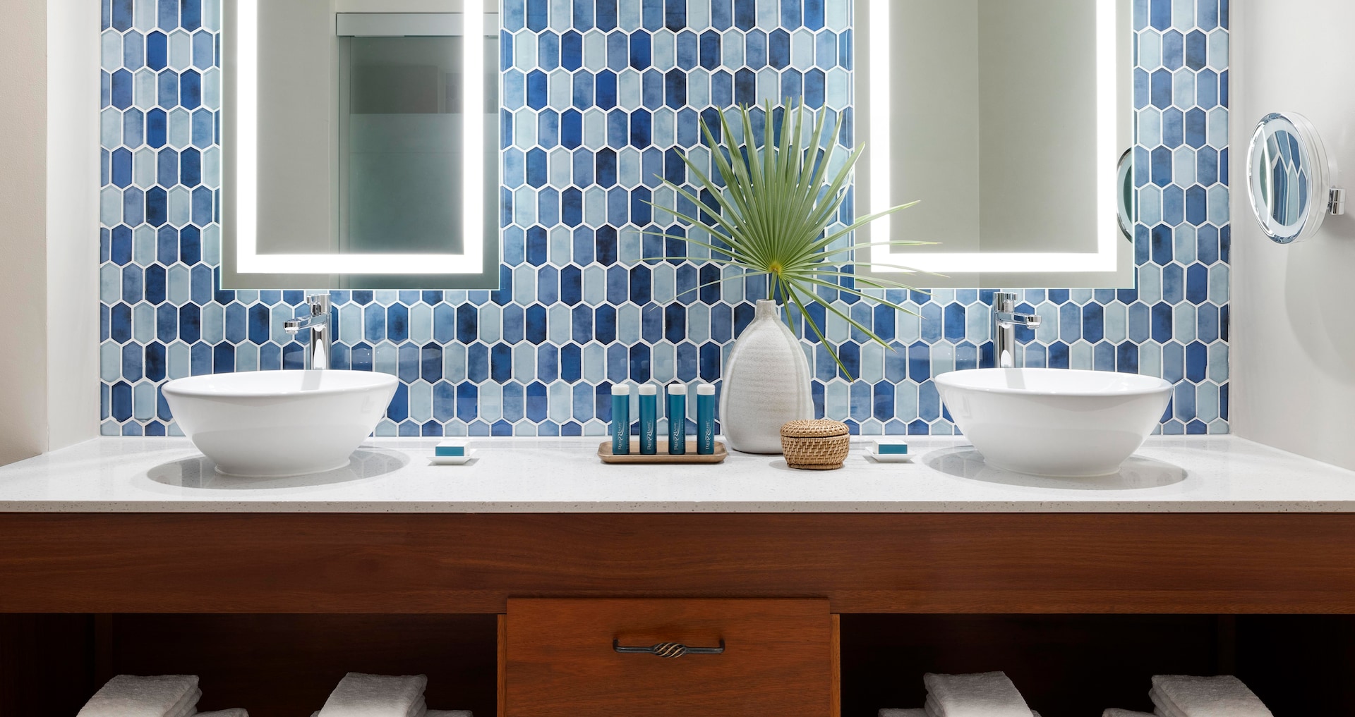 Royal Curaçao - Amante One Bedroom Oceanview Swim-up Butler Grande Suite with Patio Tranquility Soaking Tub