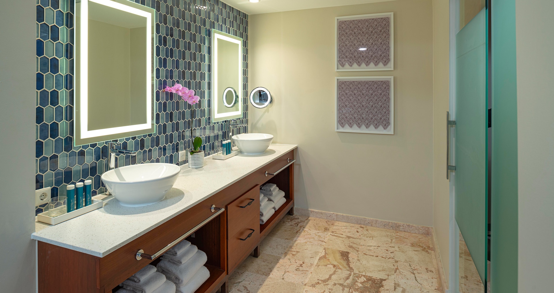 Royal Curaçao - Amante One Bedroom Oceanview Swim-up Butler Grande Suite with Patio Tranquility Soaking Tub
