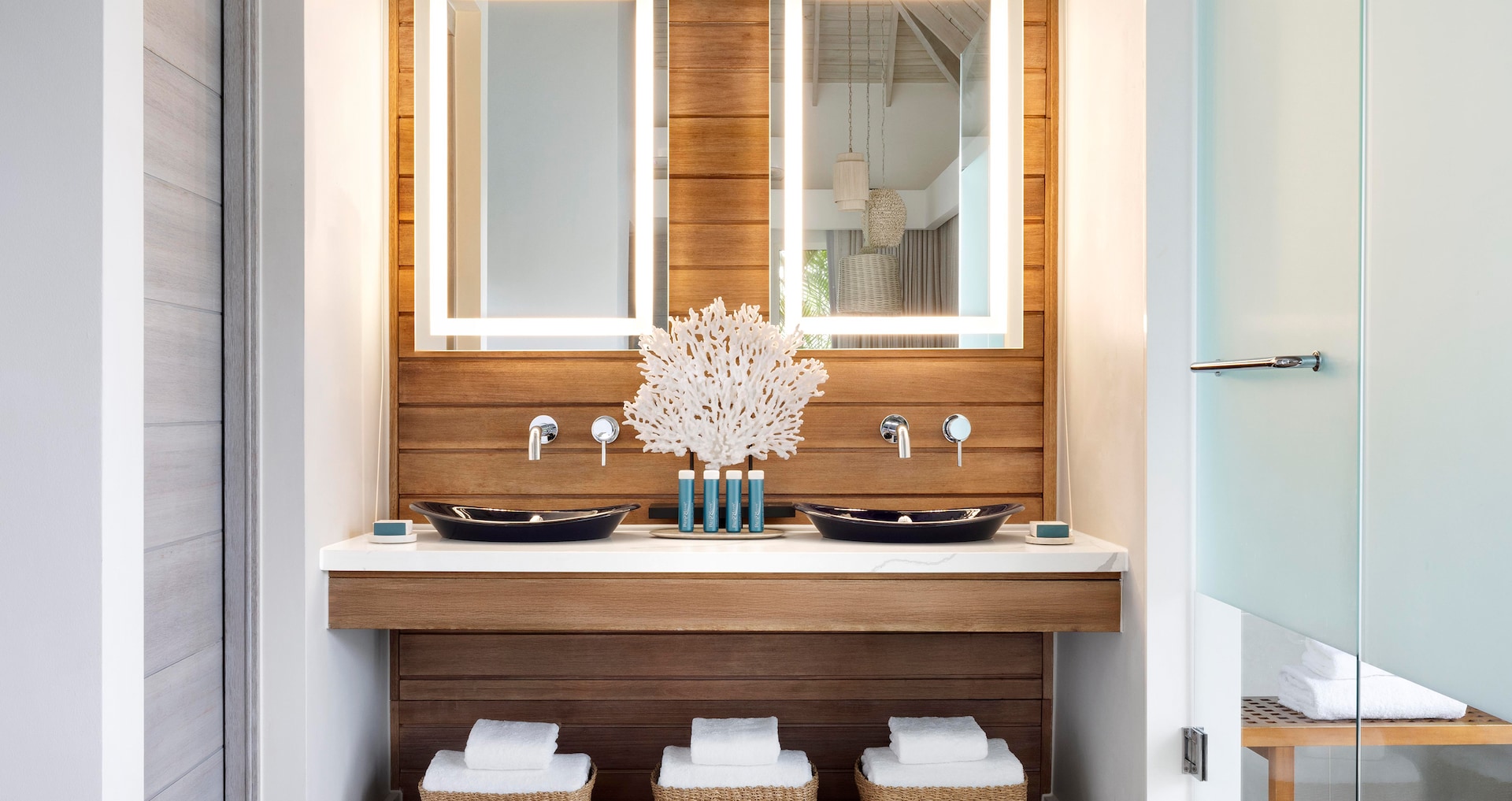 Royal Curaçao - Kurason Island Poolside Butler Bungalow with Patio Tranquility Soaking Tub