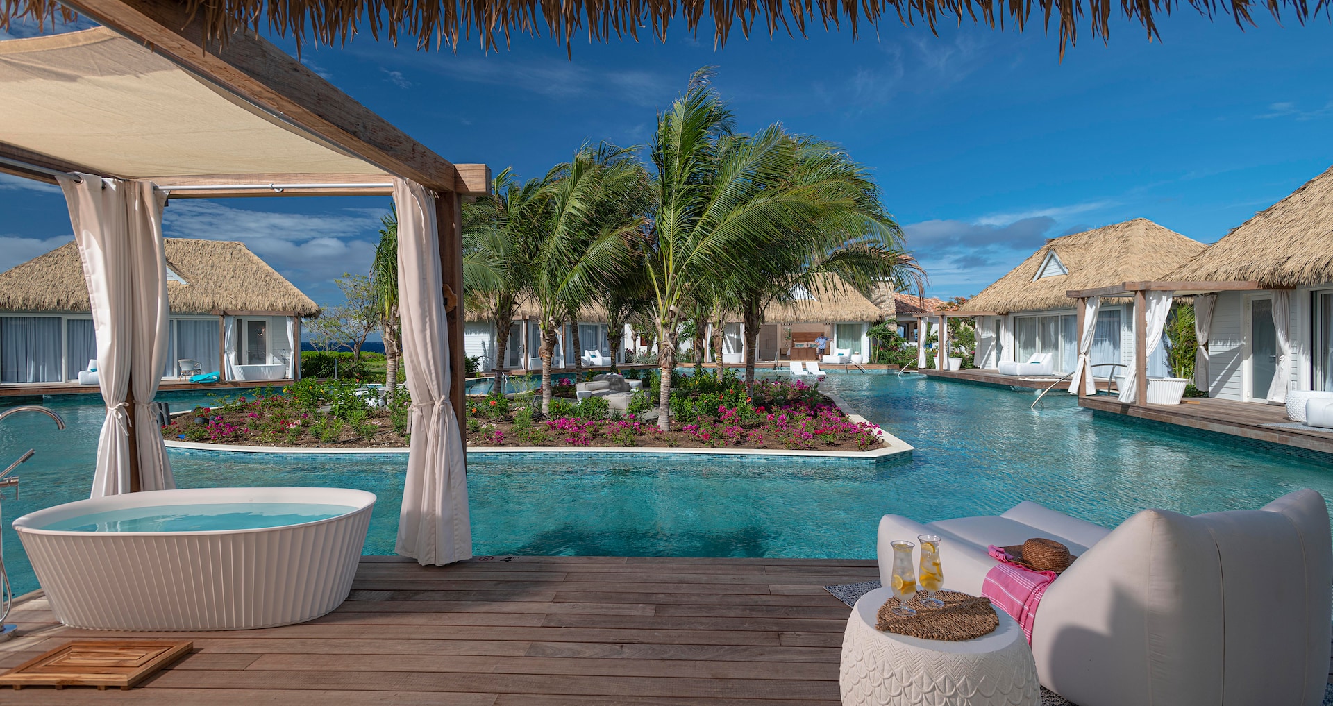 Royal Curaçao - Kurason Island Poolside Butler Bungalow with Patio Tranquility Soaking Tub