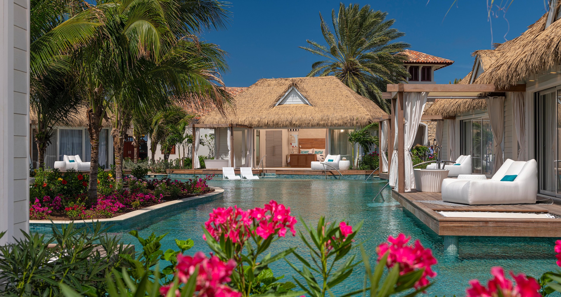 Royal Curaçao - Kurason Island Poolside Butler Bungalow with Patio Tranquility Soaking Tub