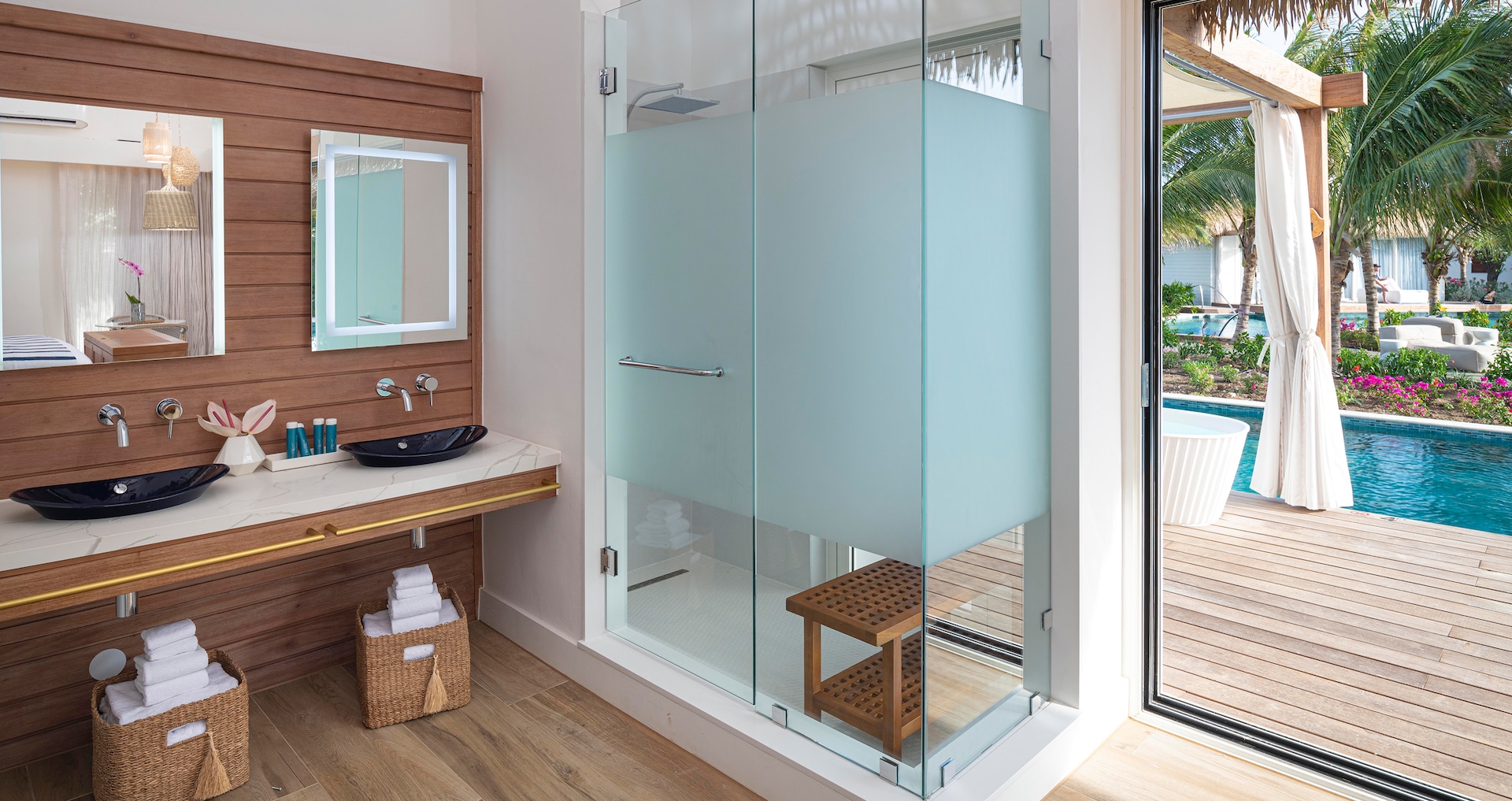 Royal Curaçao - Kurason Island Poolside Butler Bungalow with Patio Tranquility Soaking Tub