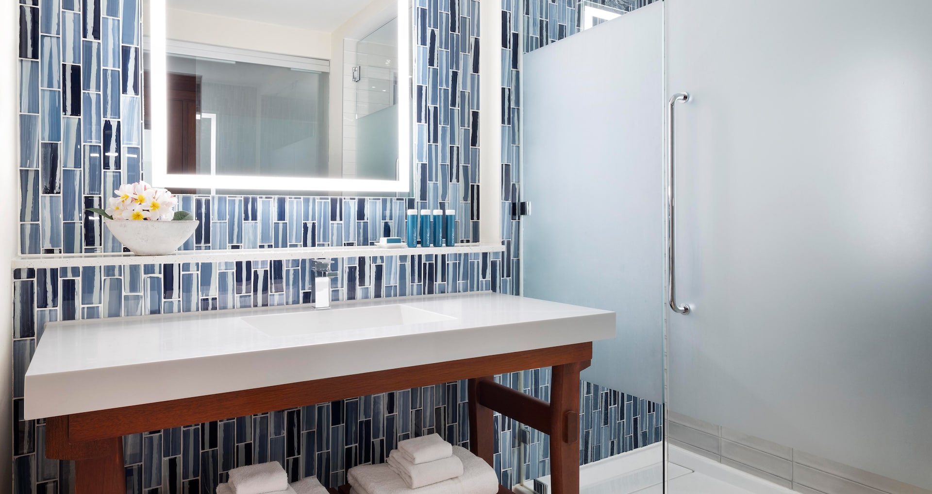 Royal Curaçao - Sunchi Beachside Walkout Club Level Room w/ Patio Tranquility Soaking Tub