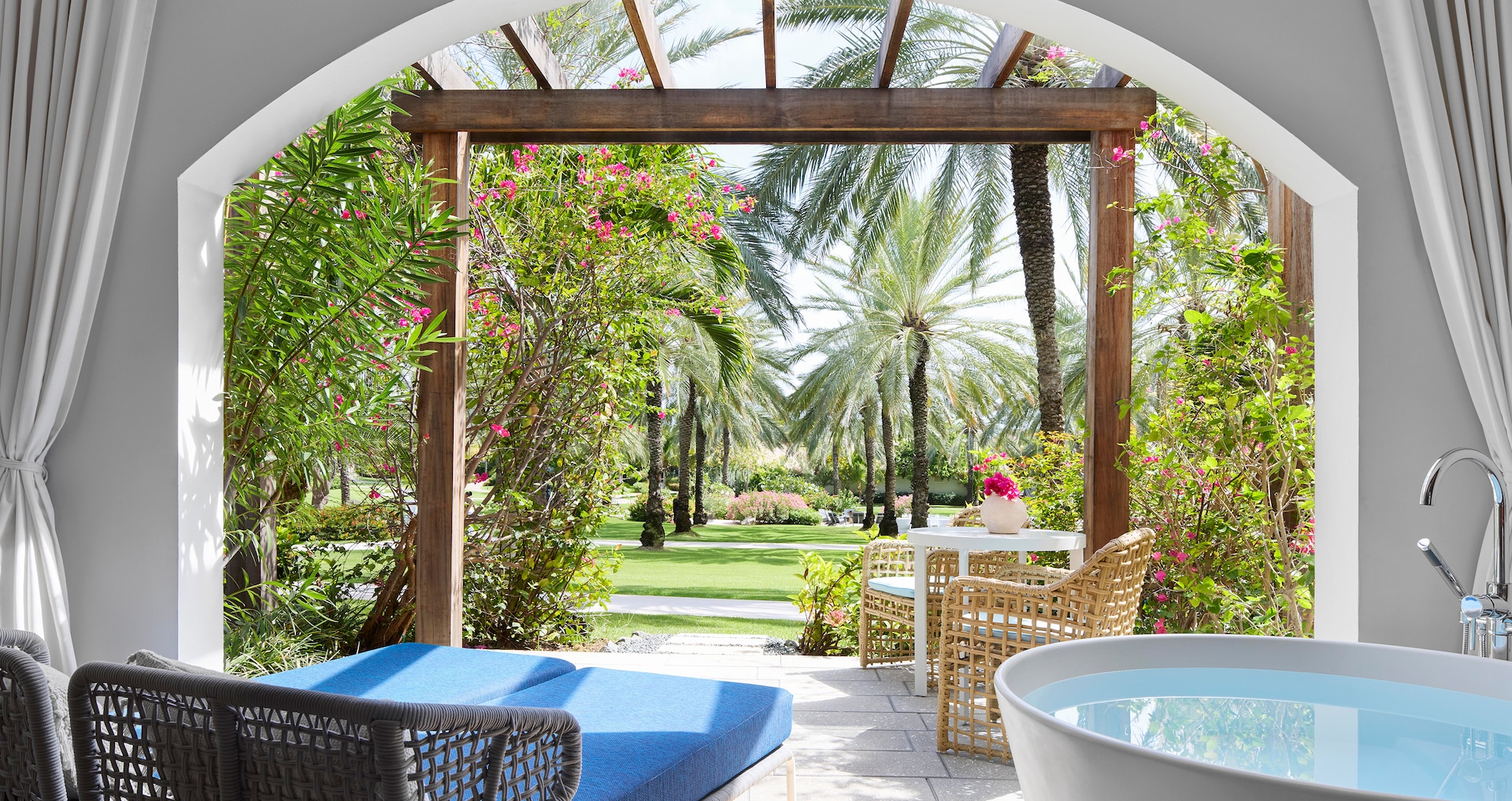 Royal Curaçao - Carisia Club Level Oceanview Walkout Room with Patio Tranquility Soaking Tub