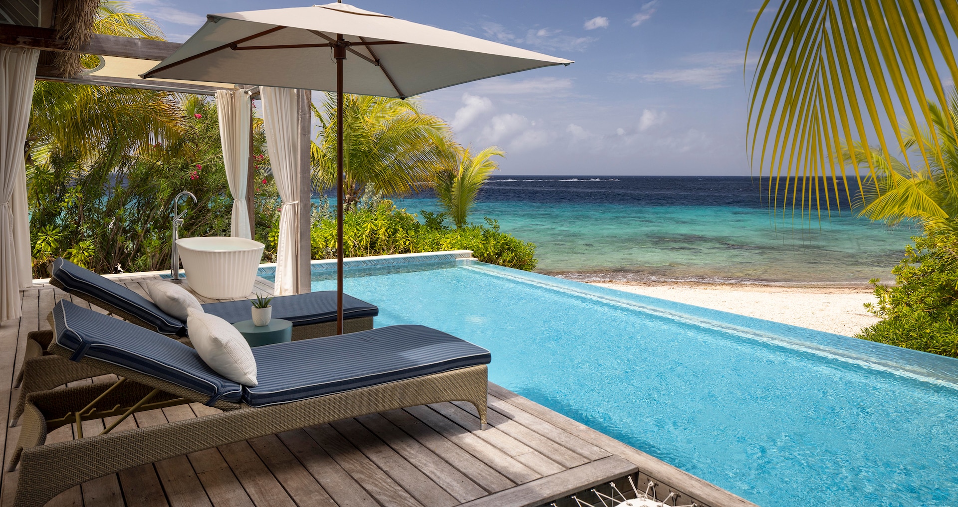 Royal Curaçao - Awa Seaside Butler Bungalow with Private Pool