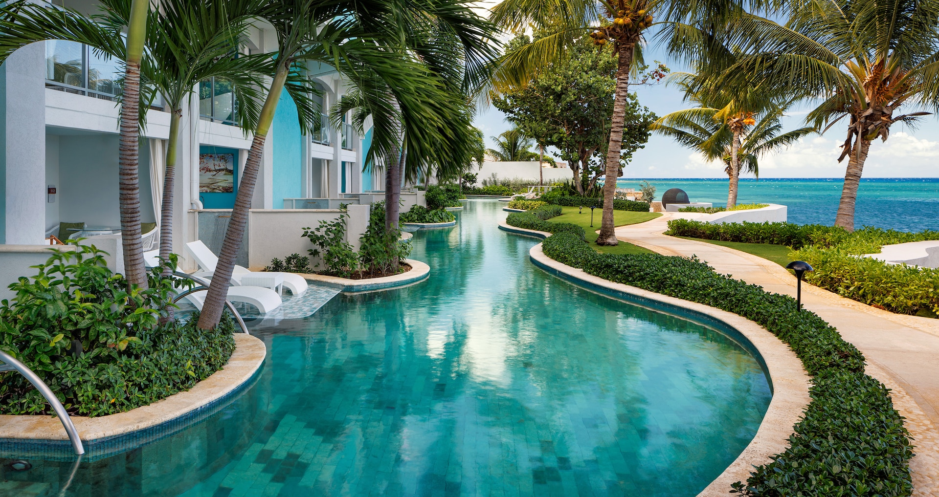 Montego Bay - Oceanfront Penthouse Club Level Junior Suite w/Balcony Tranquility Soaking Tub