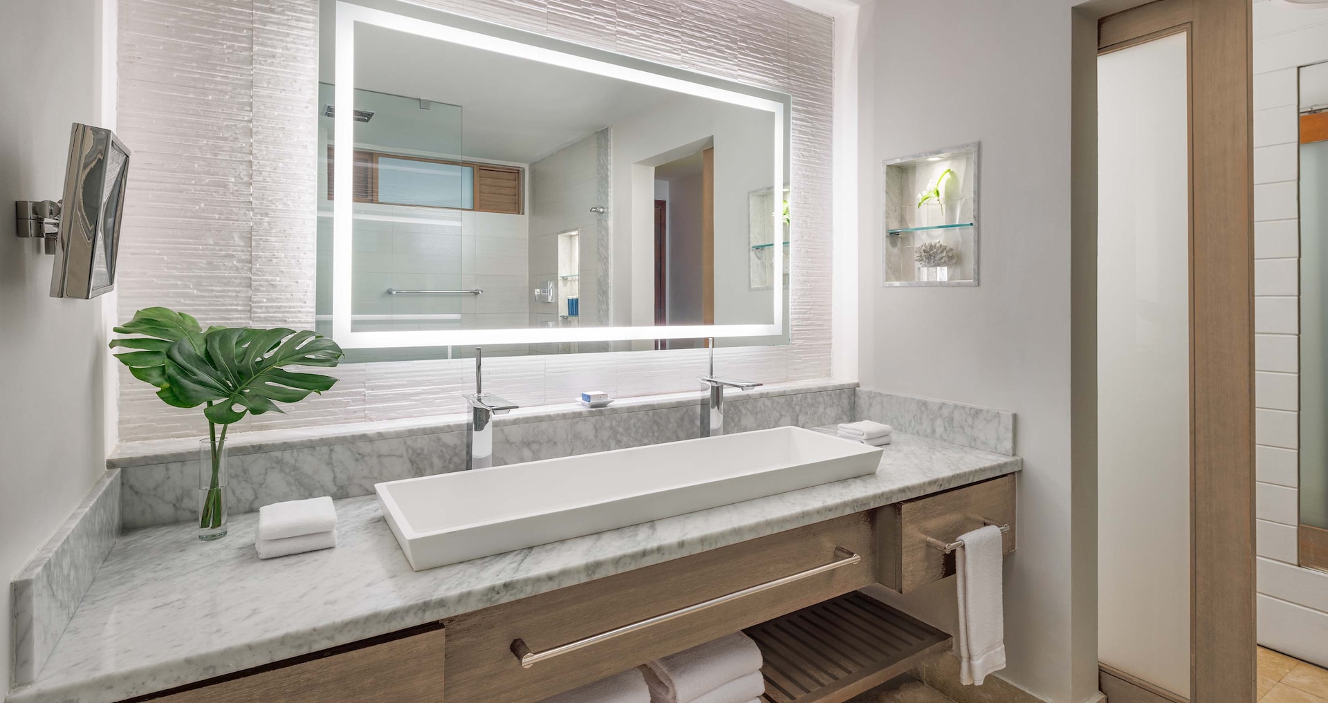 Montego Bay - Beachfront Swim-up Club Junior Suite w/ Patio Tranquility Soaking Tub
