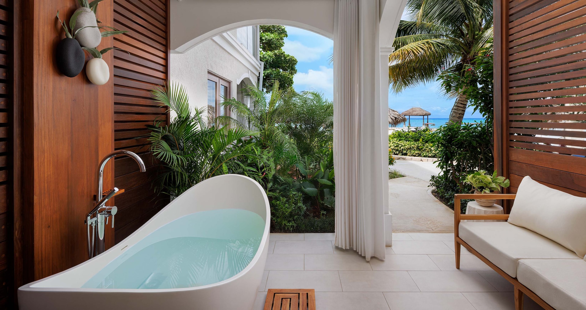 Montego Bay - Beachfront Club Villa Suite w/ Outdoor Tranquility Soaking Tub