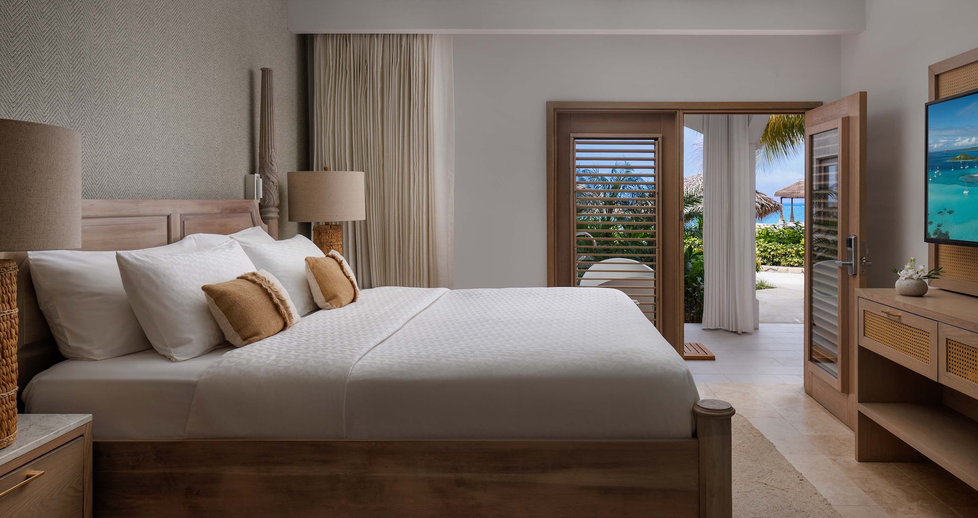 Montego Bay - Beachfront Club Villa Suite w/ Outdoor Tranquility Soaking Tub