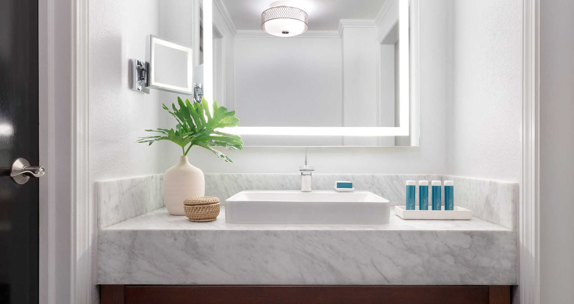 Royal Bahamian - West Bay Honeymoon Hideaway Swim-up Crystal Lagoon Zen Butler Suite