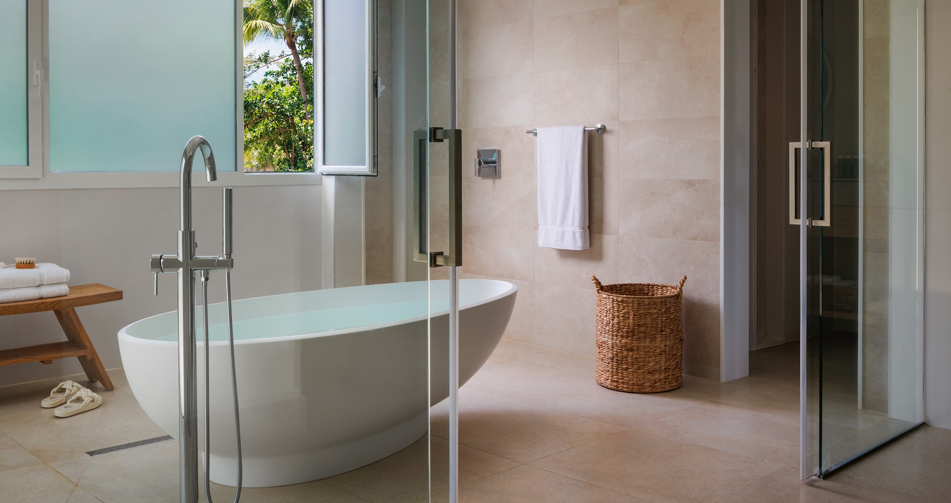 Saint Vincent - One-Bedroom Butler Villa Suite with Media Room and Patio Tranquility Soaking Tub