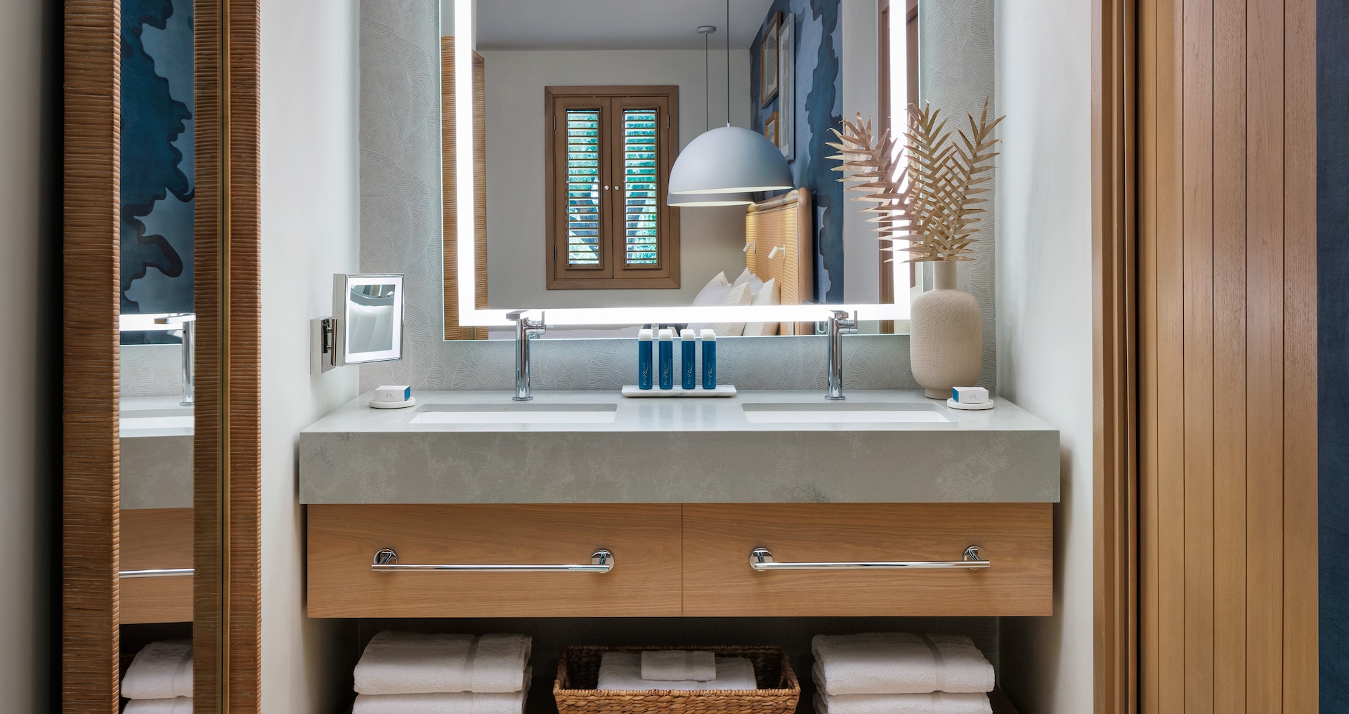 Saint Vincent - One-Bedroom Butler Villa Suite with Patio Tranquility Soaking Tub