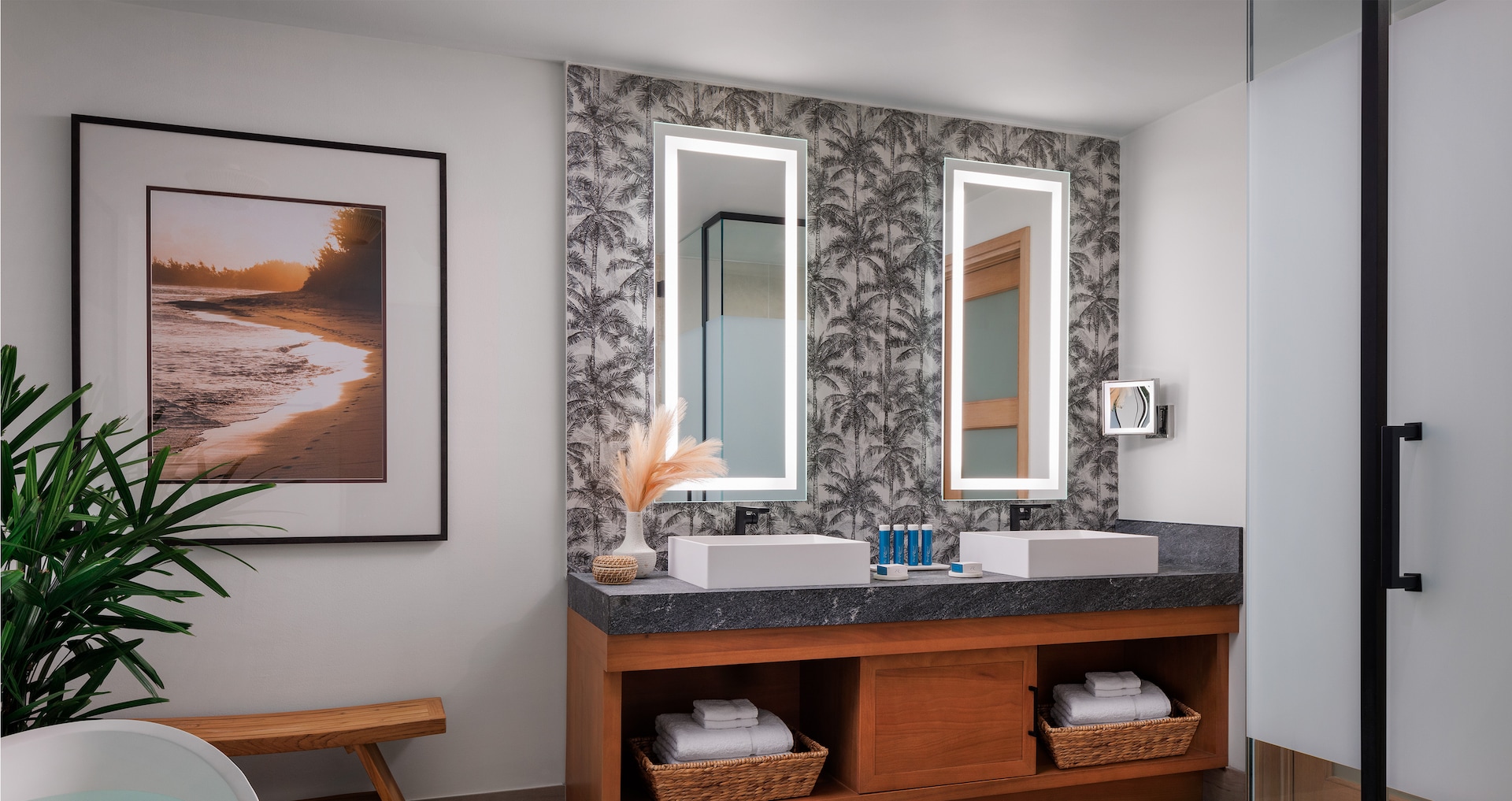 Saint Vincent - Lady Palm Partial Oceanview Club Suite with Media Room and Balcony Tranquility Soaking Tub