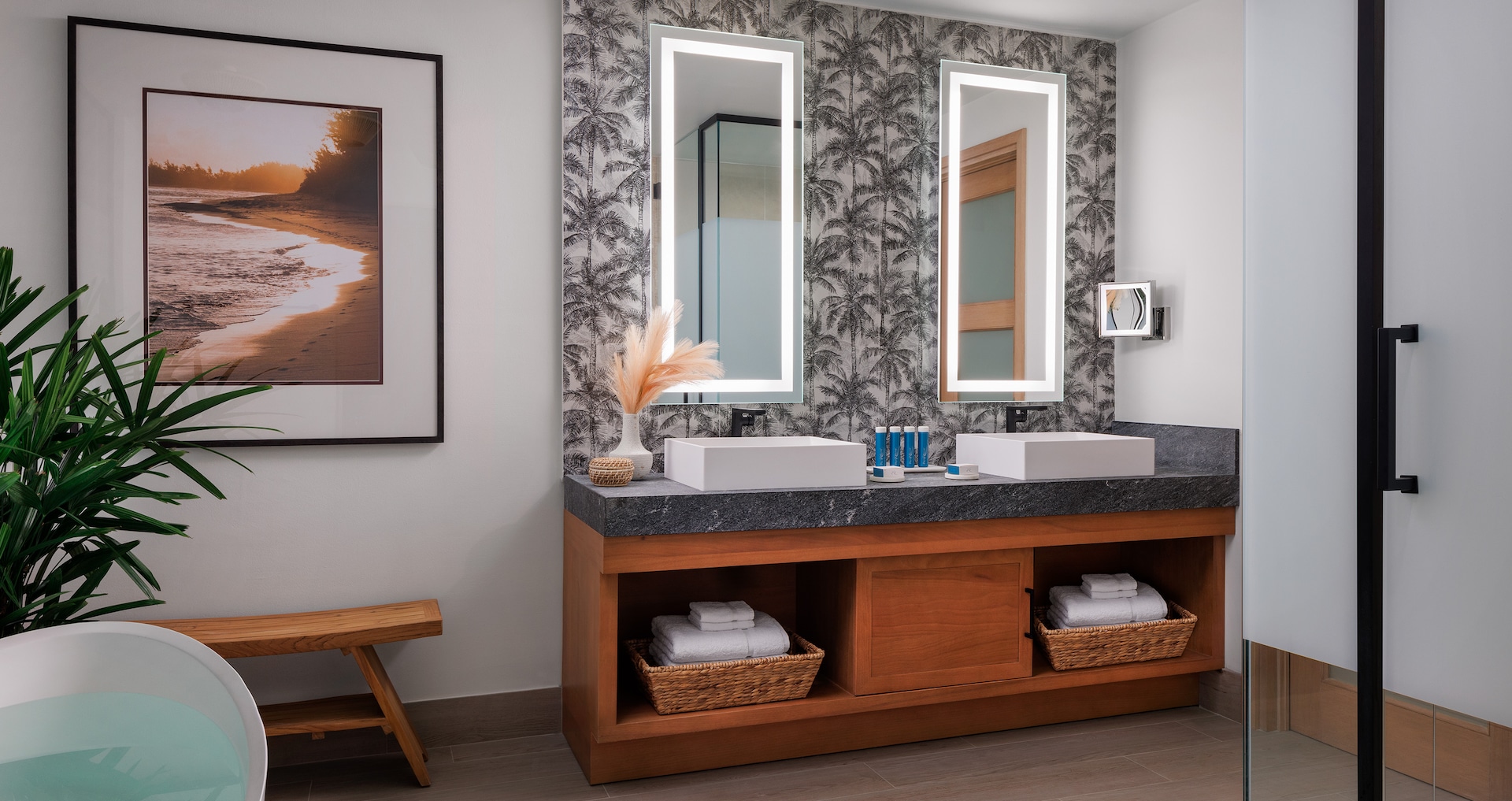 Saint Vincent - Lady Palm Club Suite with Media Room and Balcony Tranquility Soaking Tub