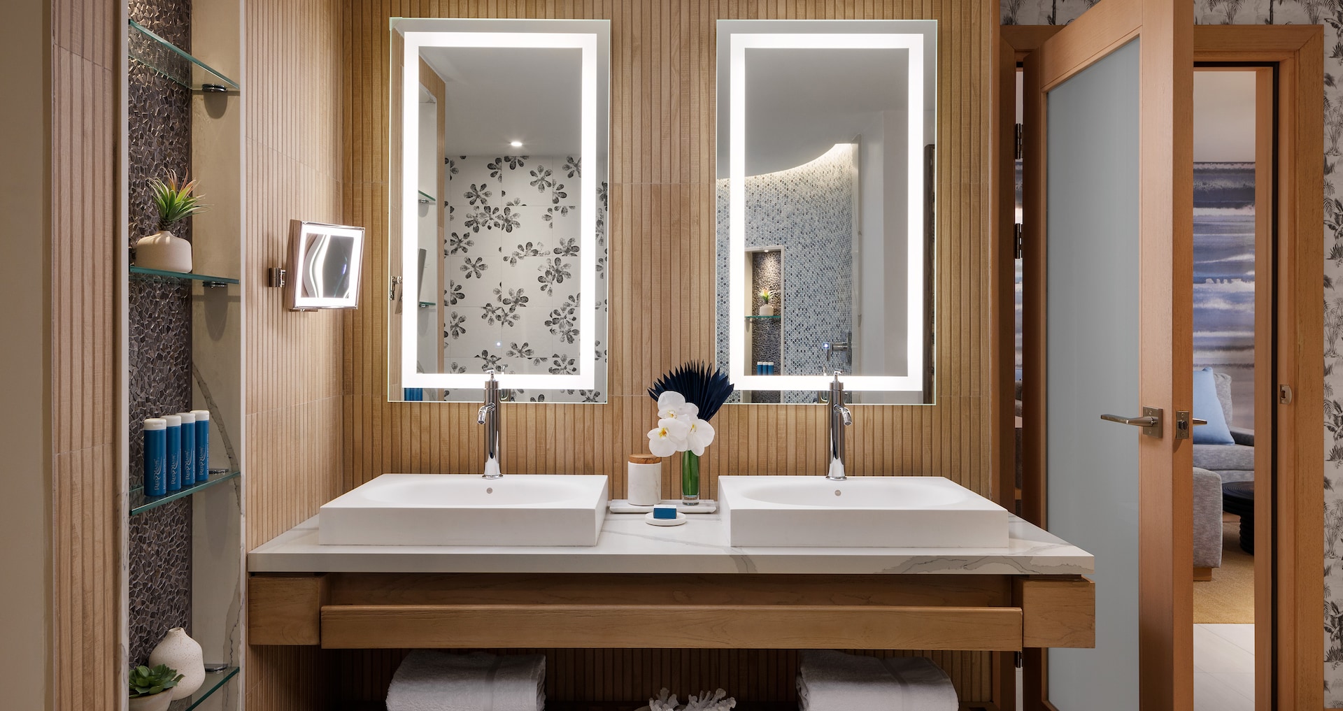 South Coast Jamaica - Longbeach Beachfront One Bedroom Butler Suite w/ Balcony Tranquility Soaking Tub
