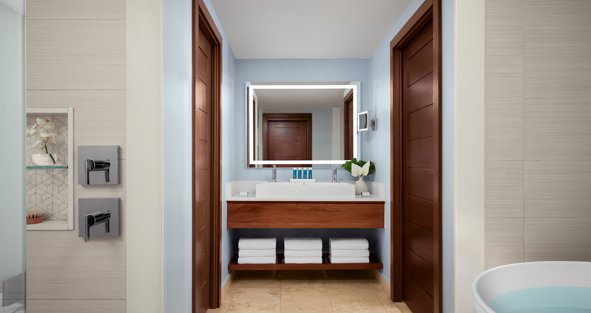South Coast Jamaica - Starlight Beachfront One Bedroom Butler Suite w/ Balcony Tranquility Soaking Tub
