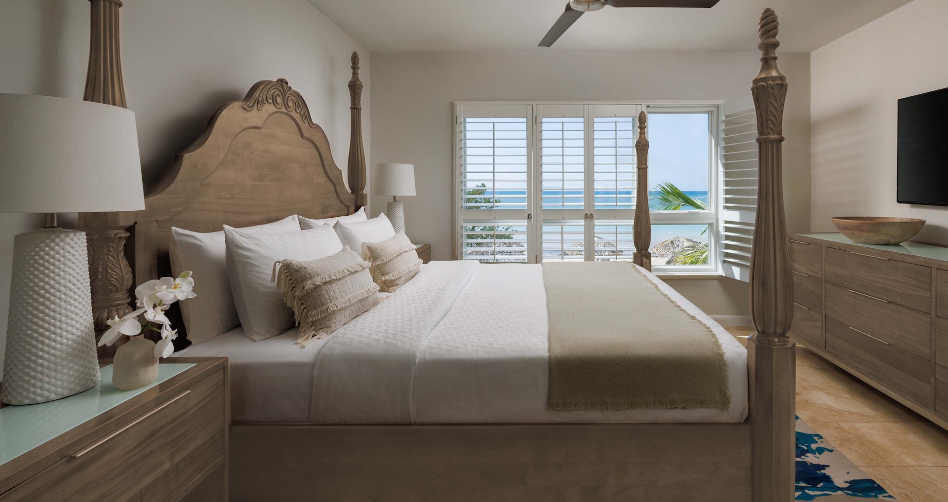 South Coast Jamaica - Starlight Beachfront Penthouse One Bedroom Butler Suite w/ Balcony Tranquility Soaking Tub