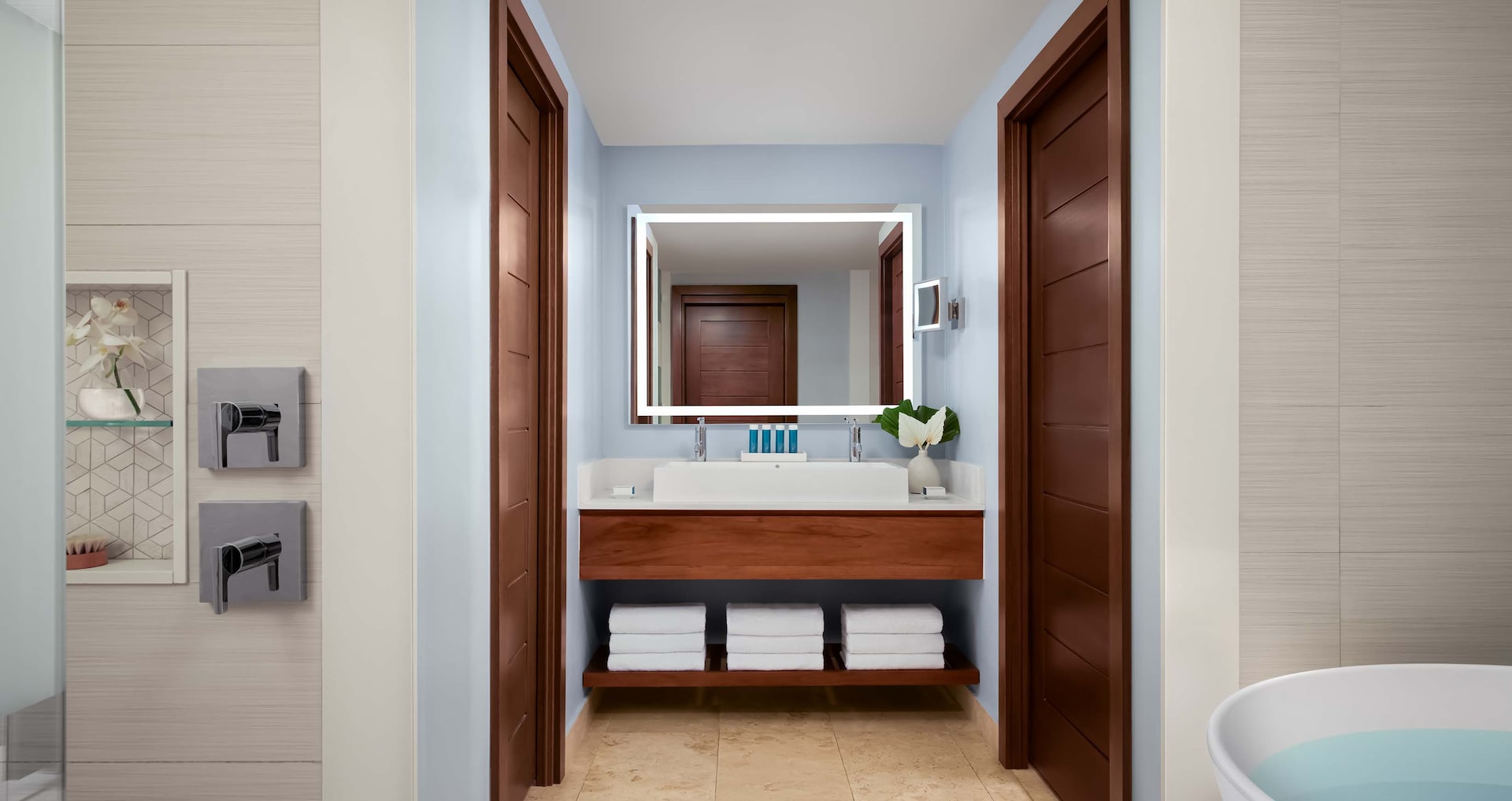 South Coast Jamaica - Starlight Beachfront Penthouse One Bedroom Butler Suite w/ Balcony Tranquility Soaking Tub