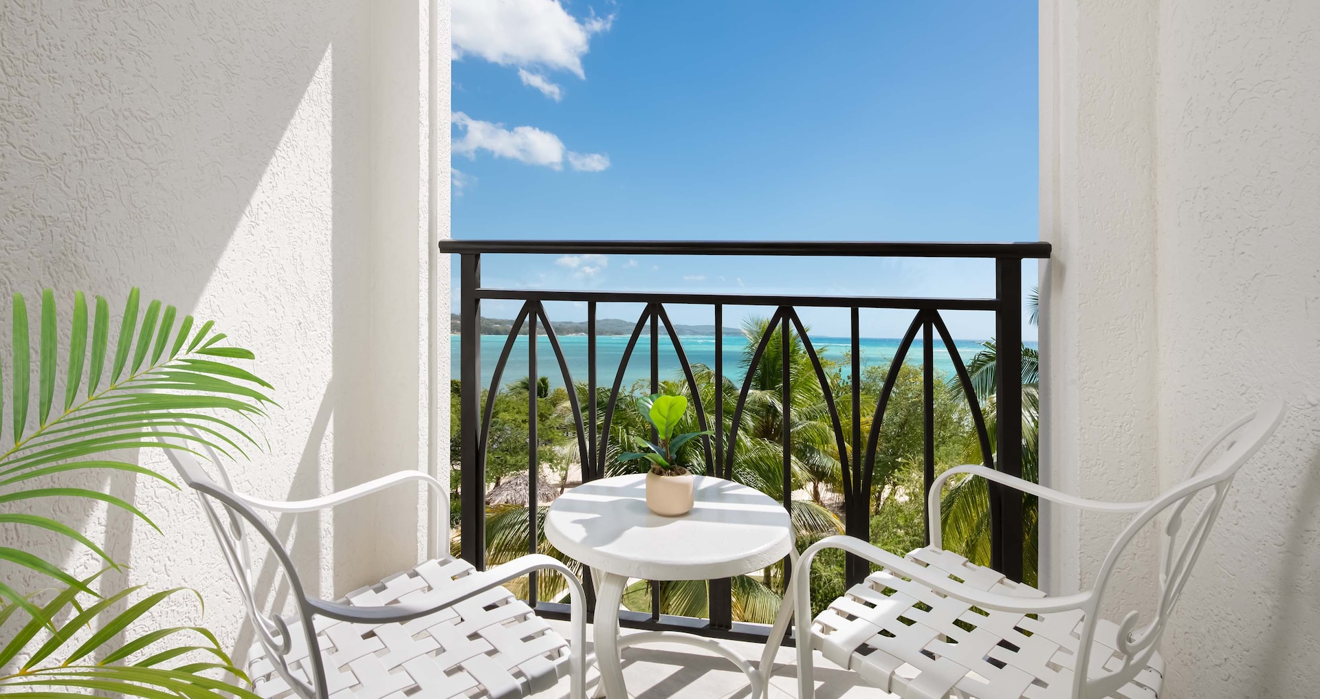 South Coast Jamaica - Silver Sun Beachfront Club Level Suite w/ Tranquility Soaking Tub