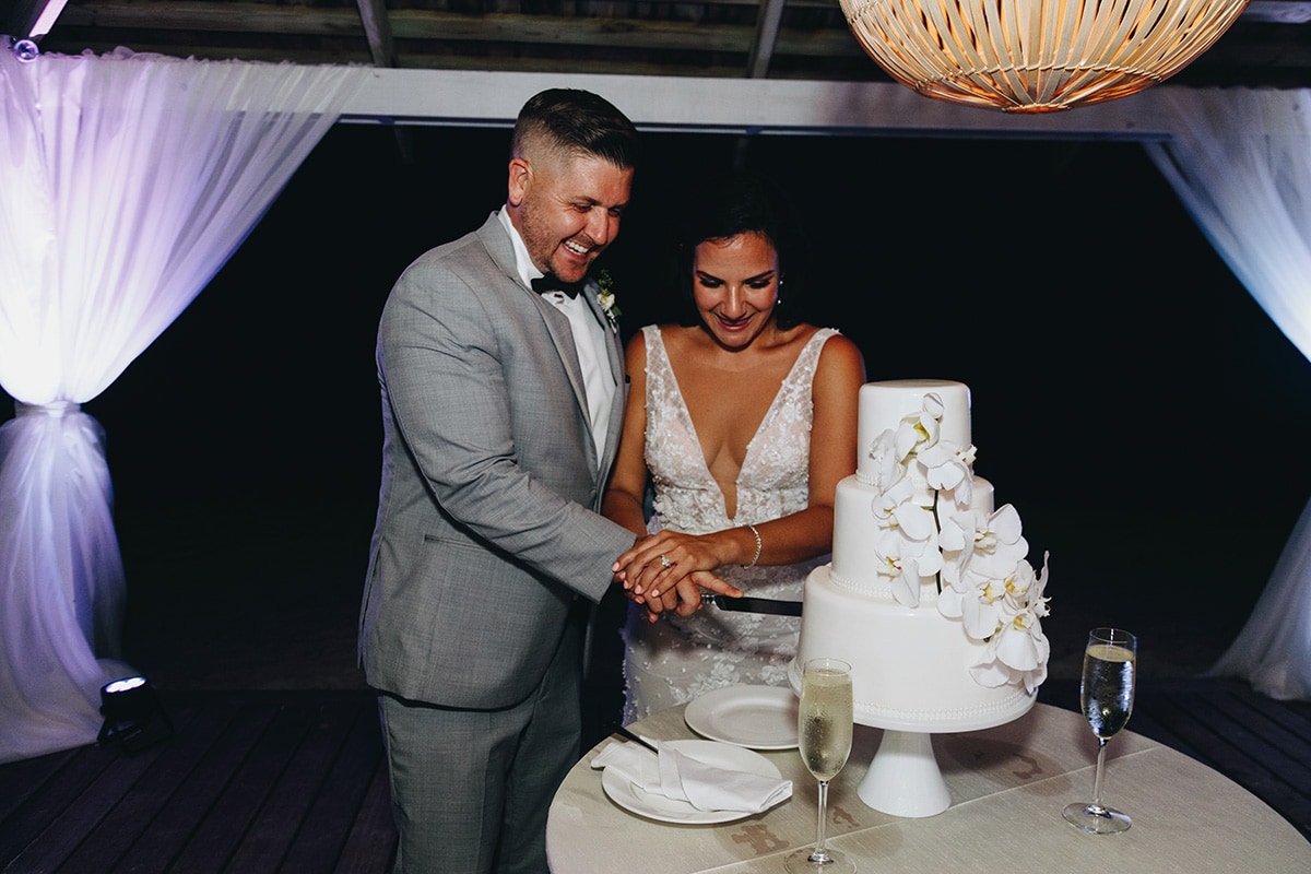 Couple cutting cake