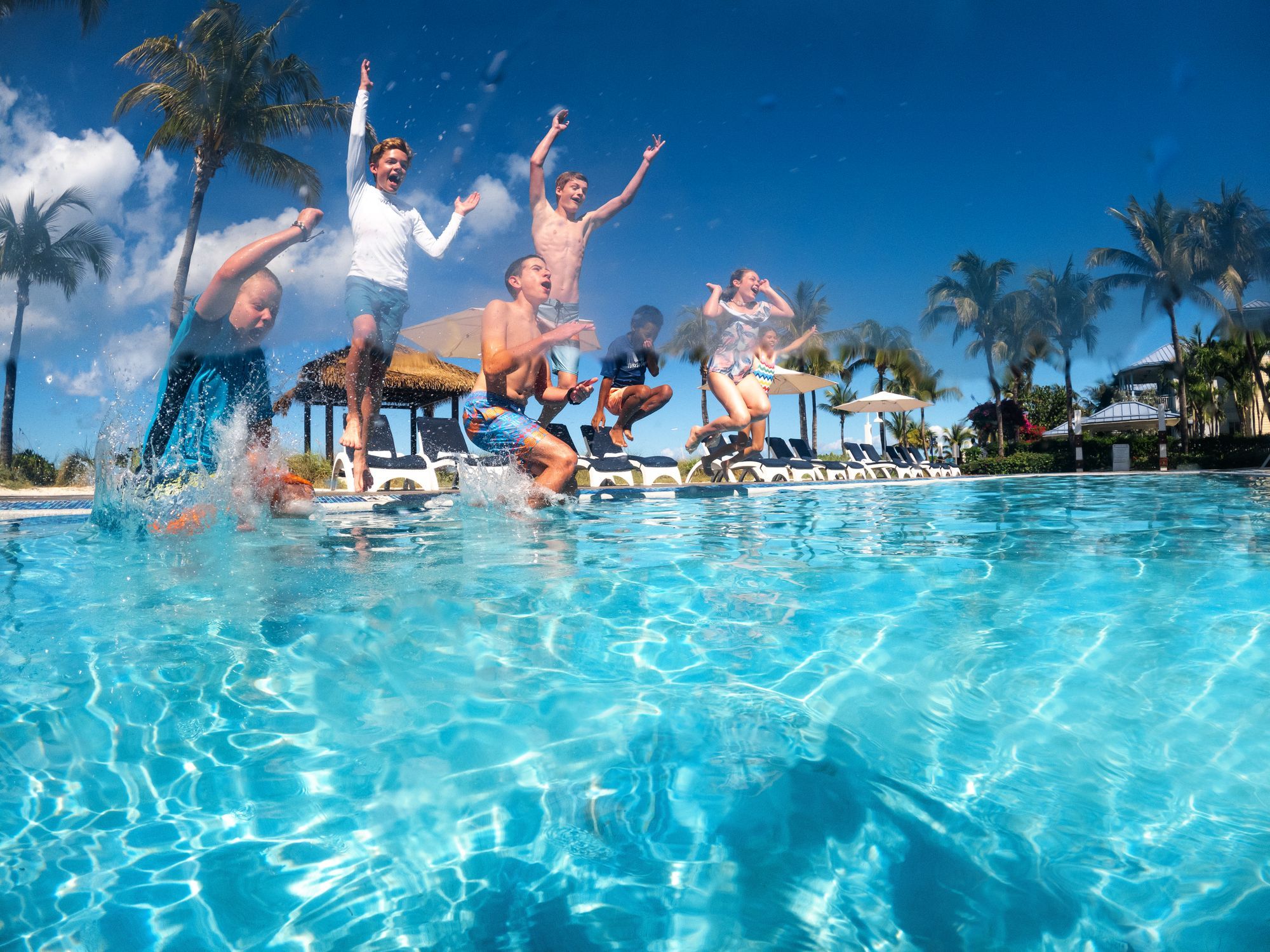 221213_BeachesTC_S44_BaysidePoolLifestyle_16914_SB_RGB.jpg