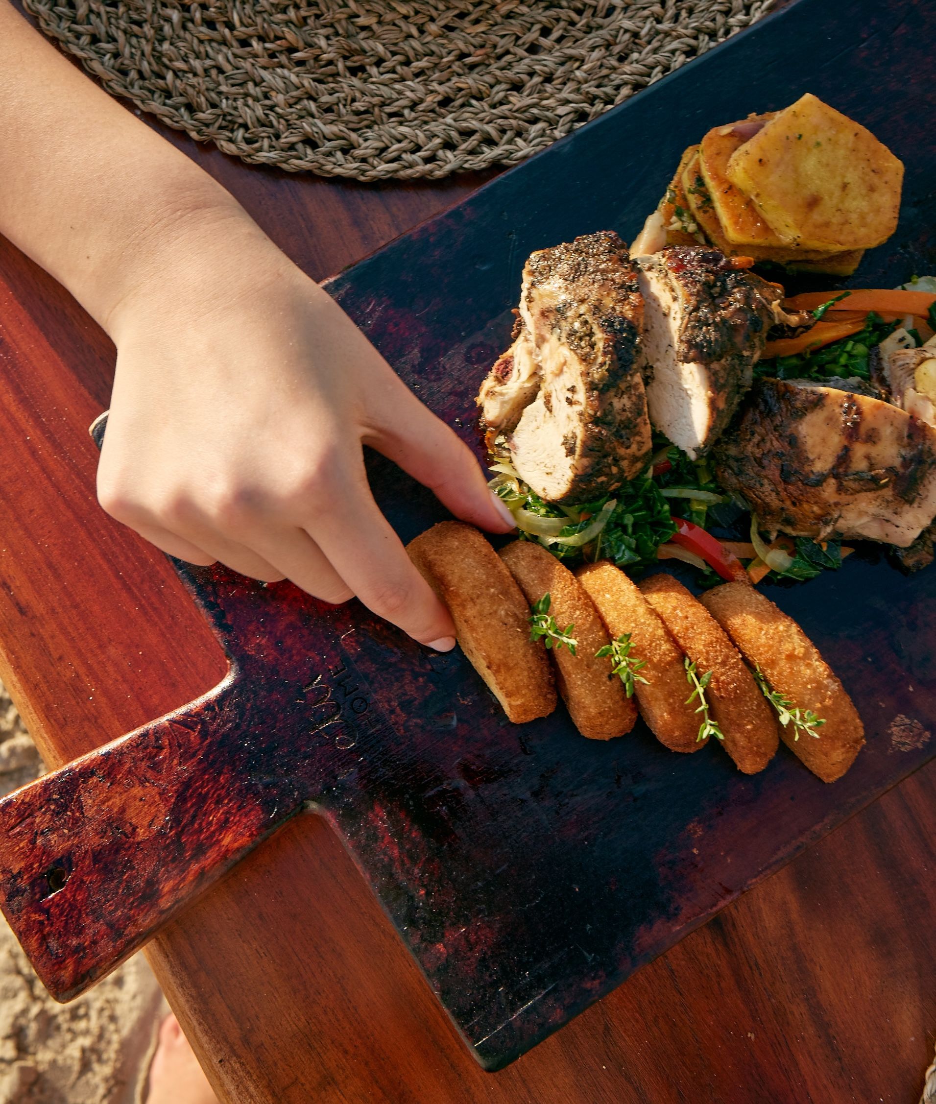 BNG-Lifestyle-Family-Dinner-Beach-16.jpg