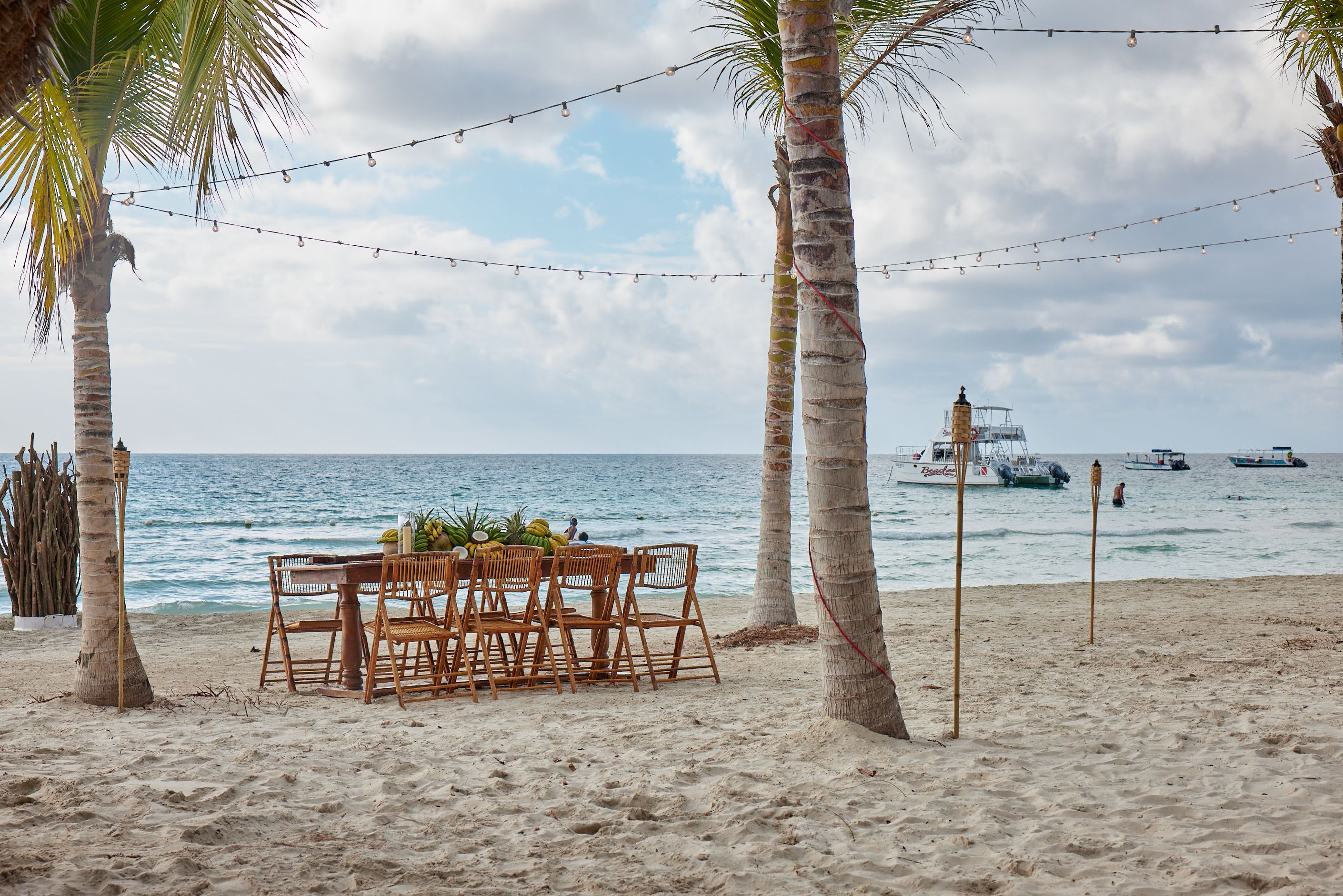 BNG-Lifestyle-Family-Dinner-Beach-34.jpg