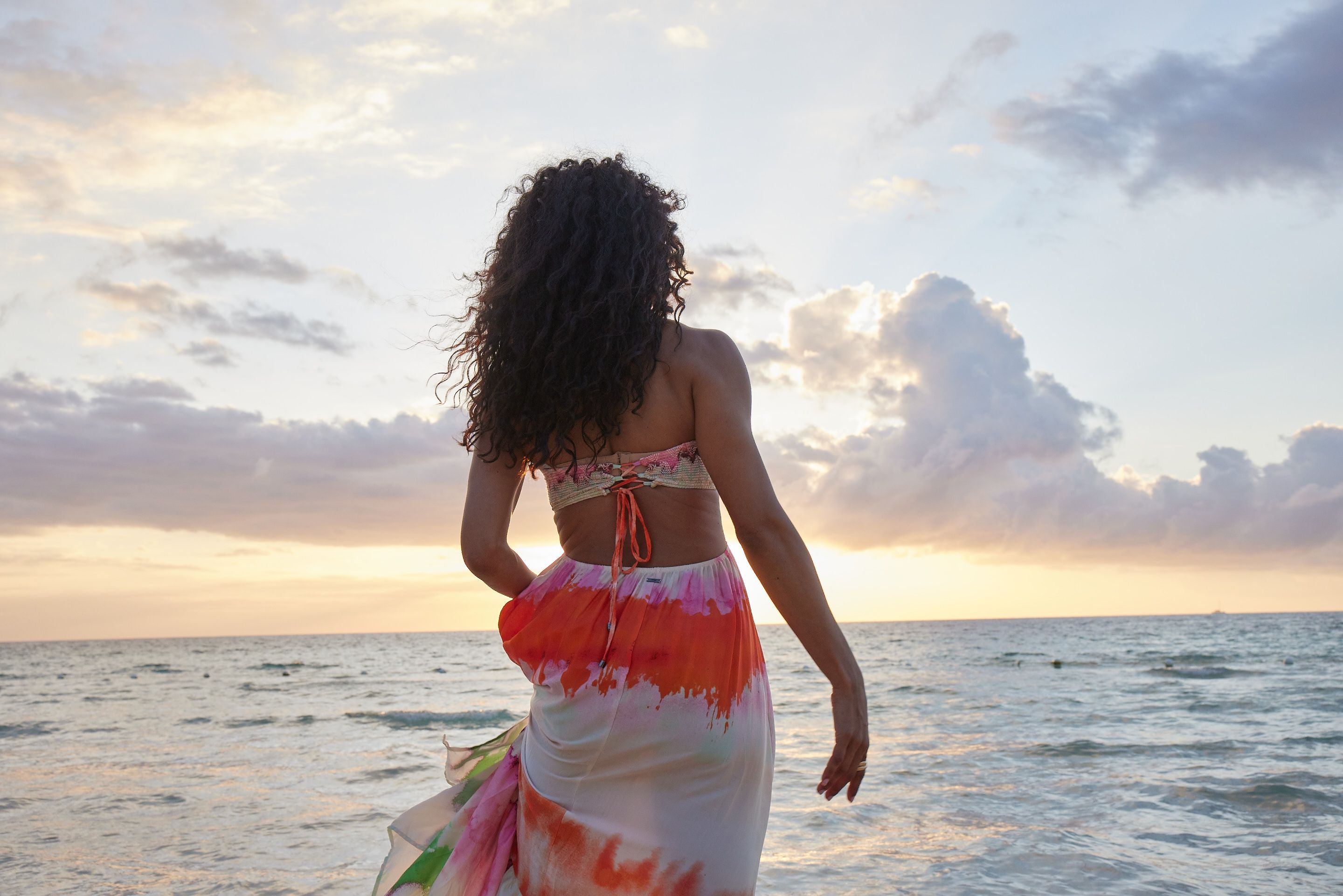 BNG-Lifestyle-Woman-Dancing-Sunset-3.jpg