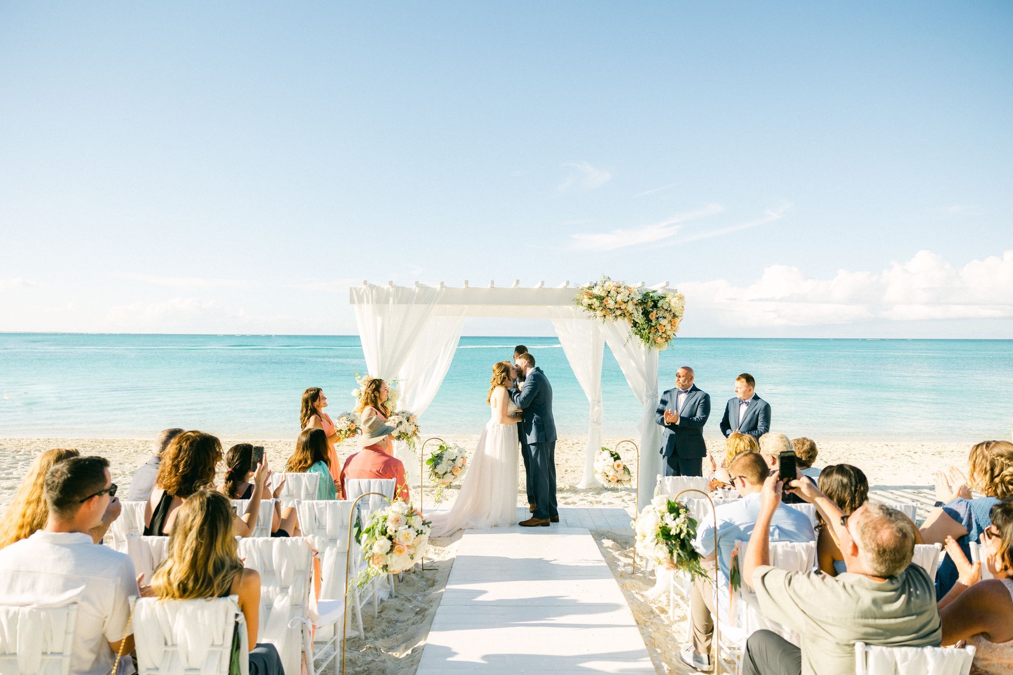 BTC_Kaylah-Tyler_RealWedding_Beach_Ceremony_024.jpg